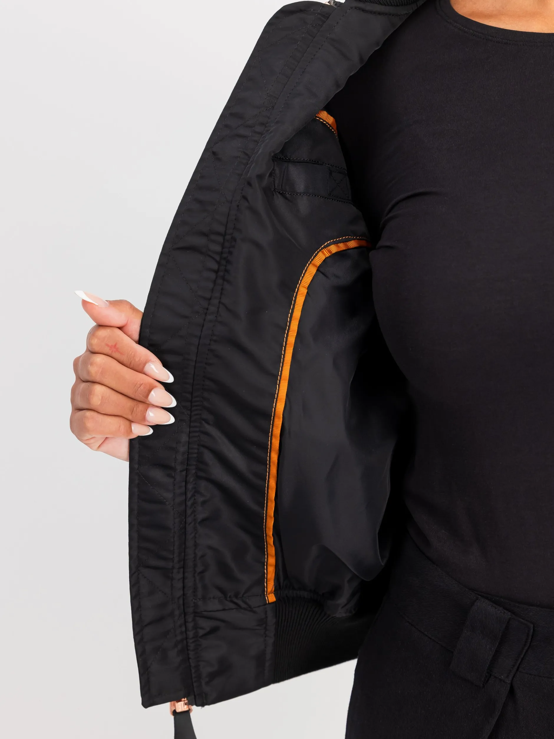 Alpha Industries Damen Bomberjacke in schwarz