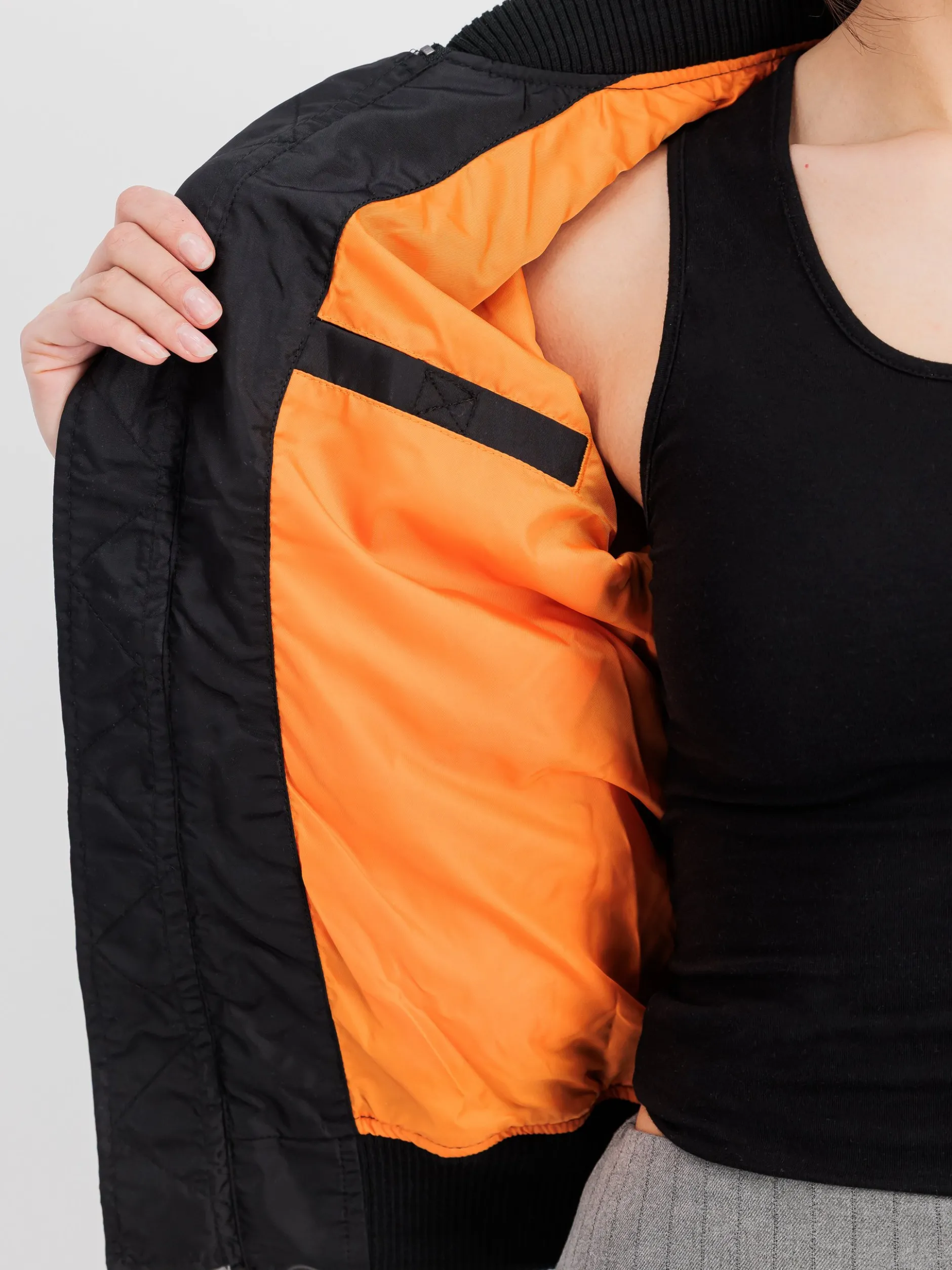 Alpha Industries Damen Bomberjacke in schwarz