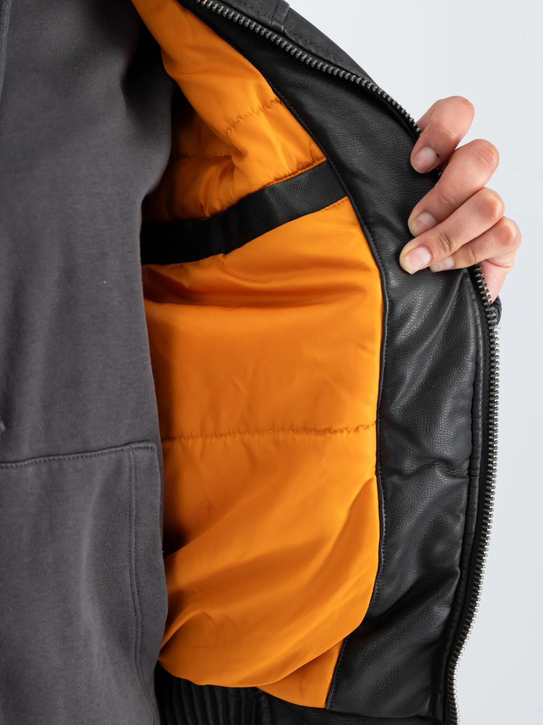 Alpha Industries Damen Bomberjacke in schwarz