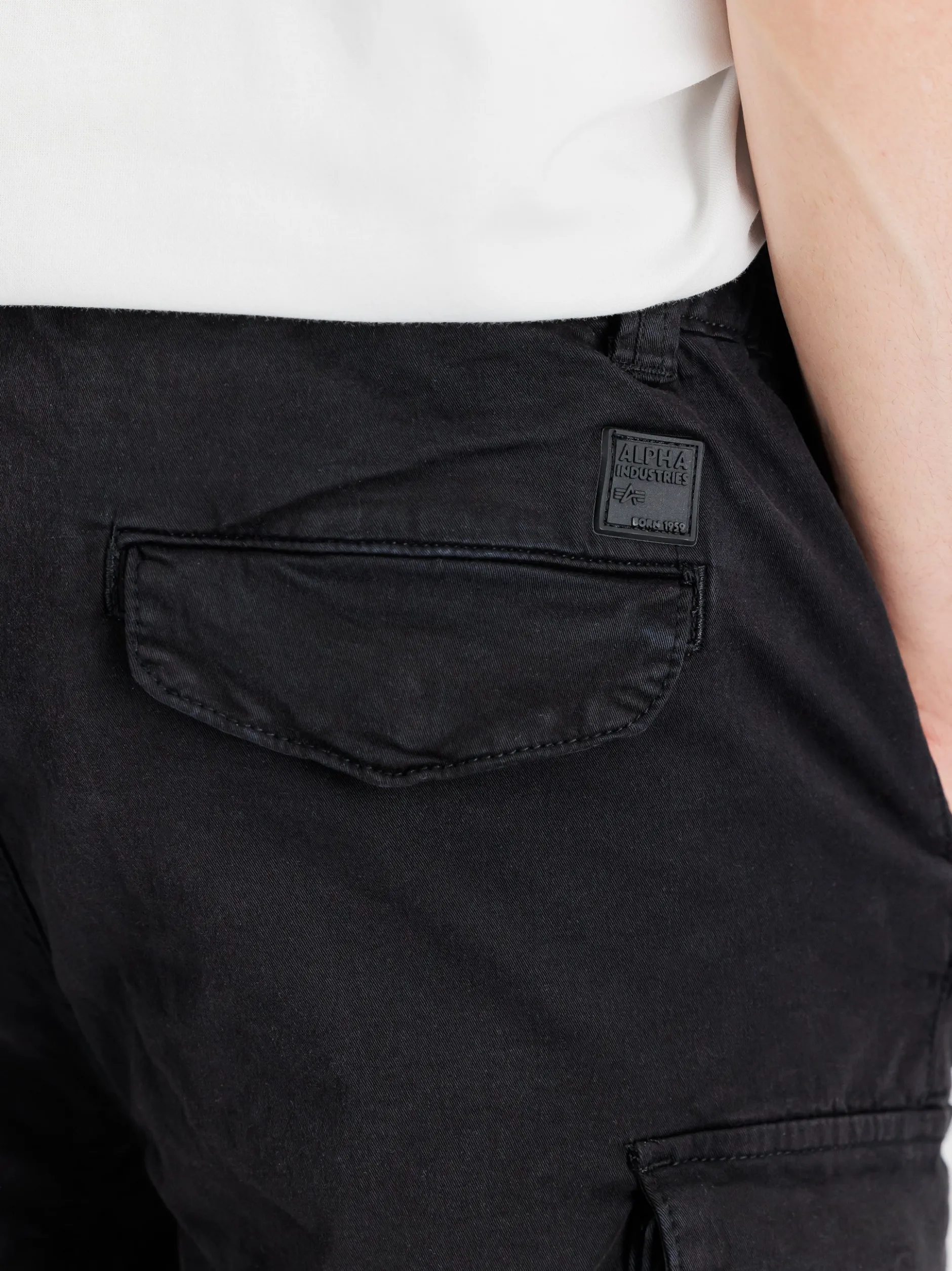 Alpha Industries Herren Kurze Hose in schwarz