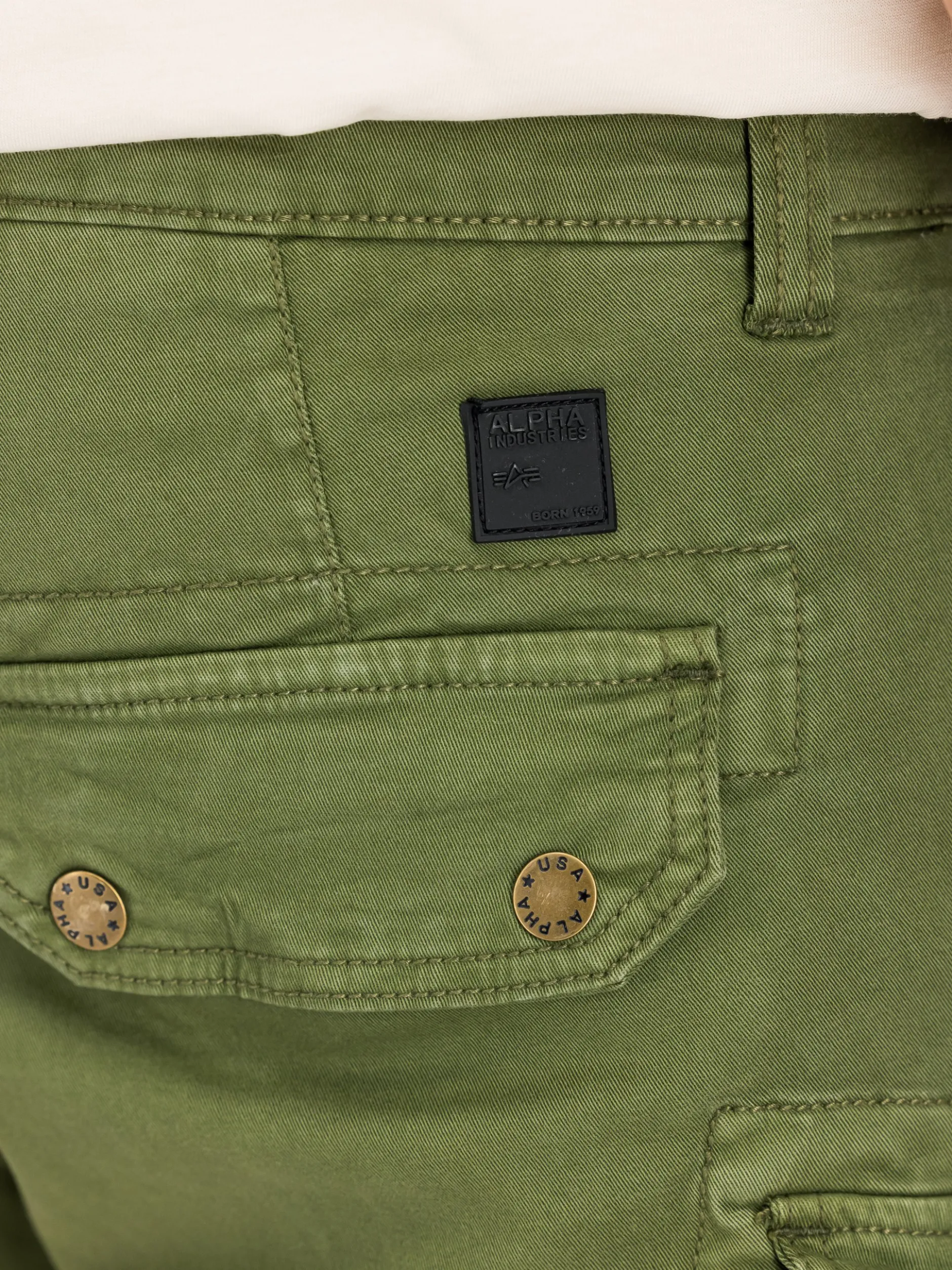 Alpha Industries Herren Kurze Hose in oliv