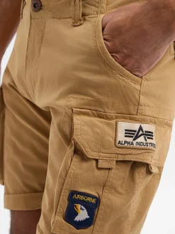 Alpha Industries Herren Shorts in sand - Länge: knielang