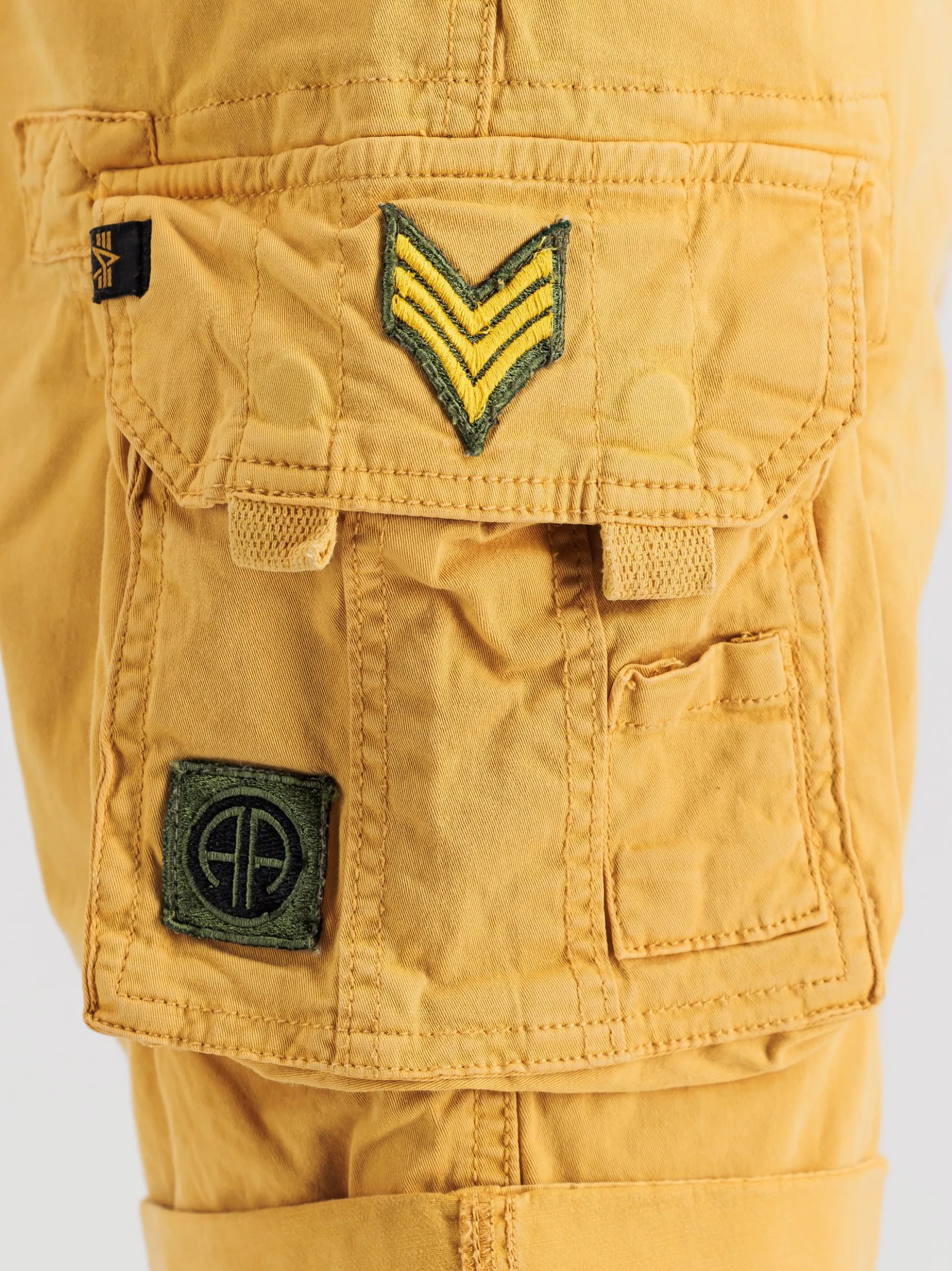 Alpha Industries Herren Shorts in gelb