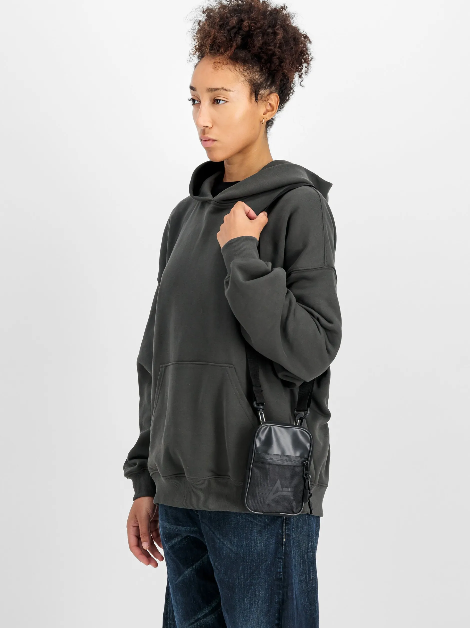 Alpha Industries Herren Umhängetasche in schwarz