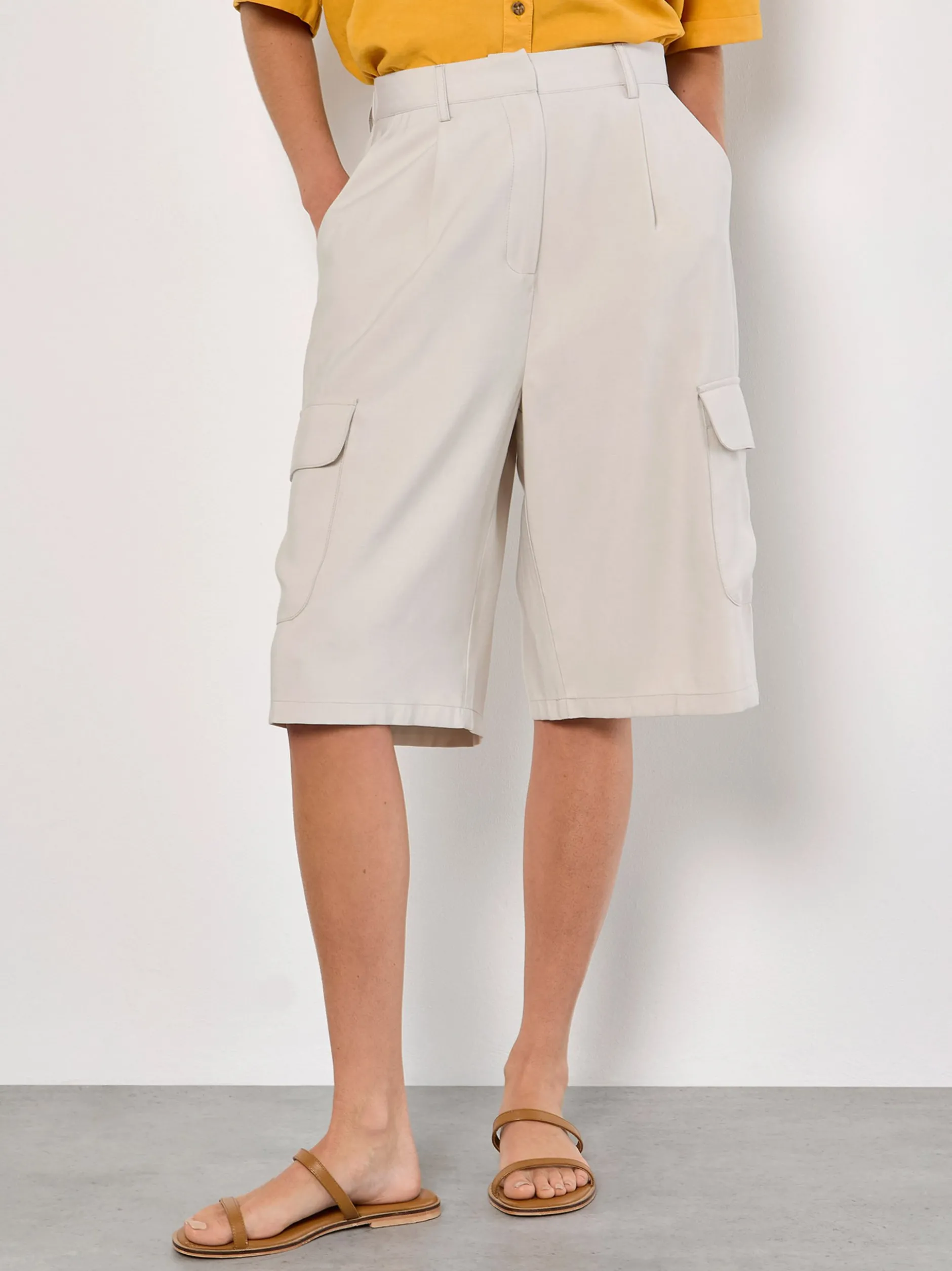 Apricot Damen Bermudas in sand - Länge: knielang