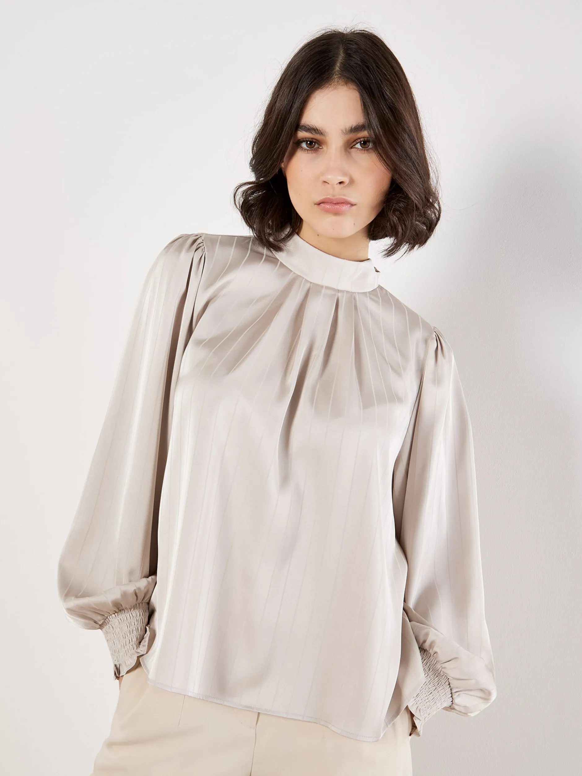 Apricot Damen Bluse in beige - Ausschnitt: Stehkragen