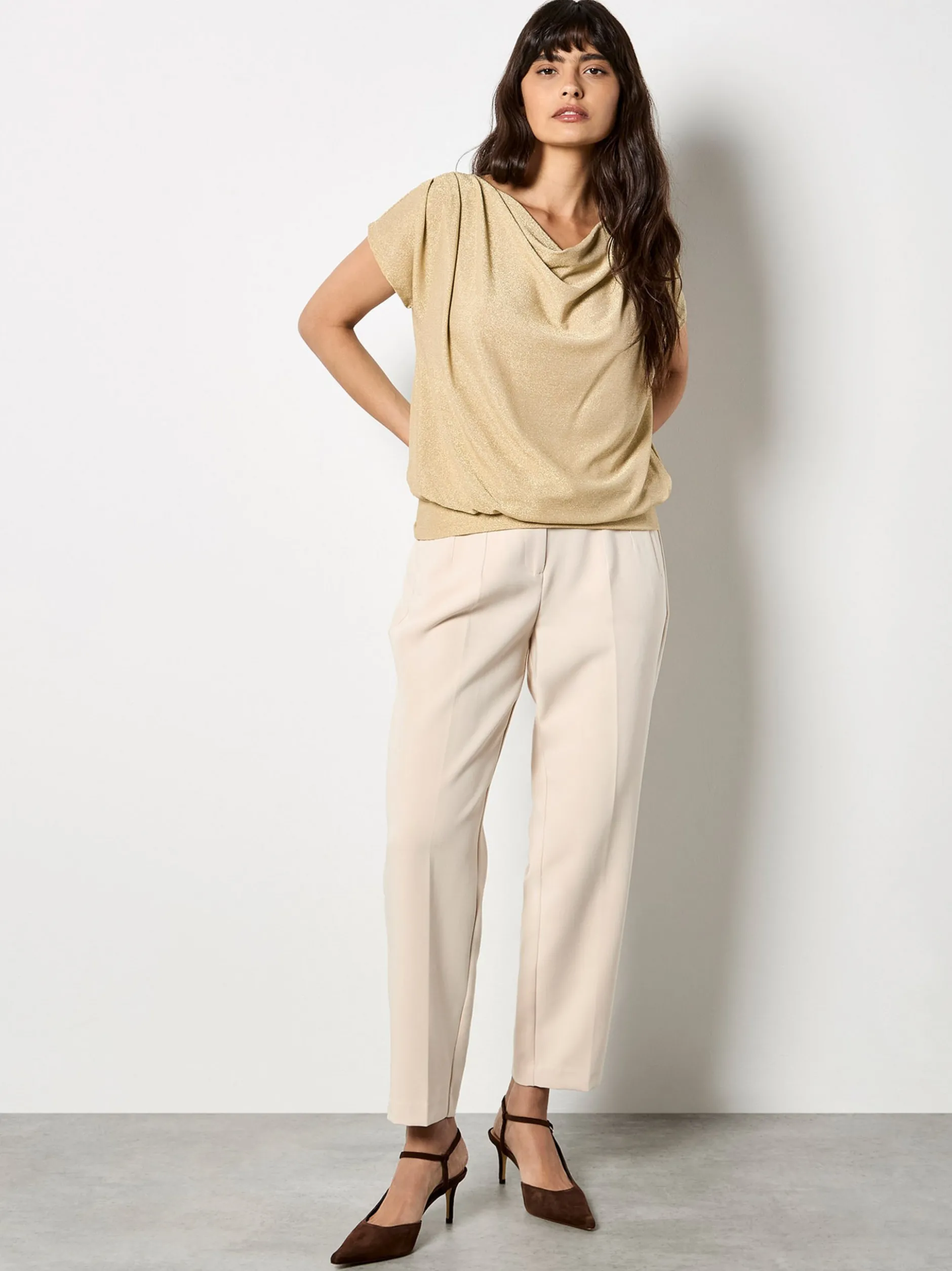 Apricot Damen Bluse in gold - Ausschnitt: Wasserfall
