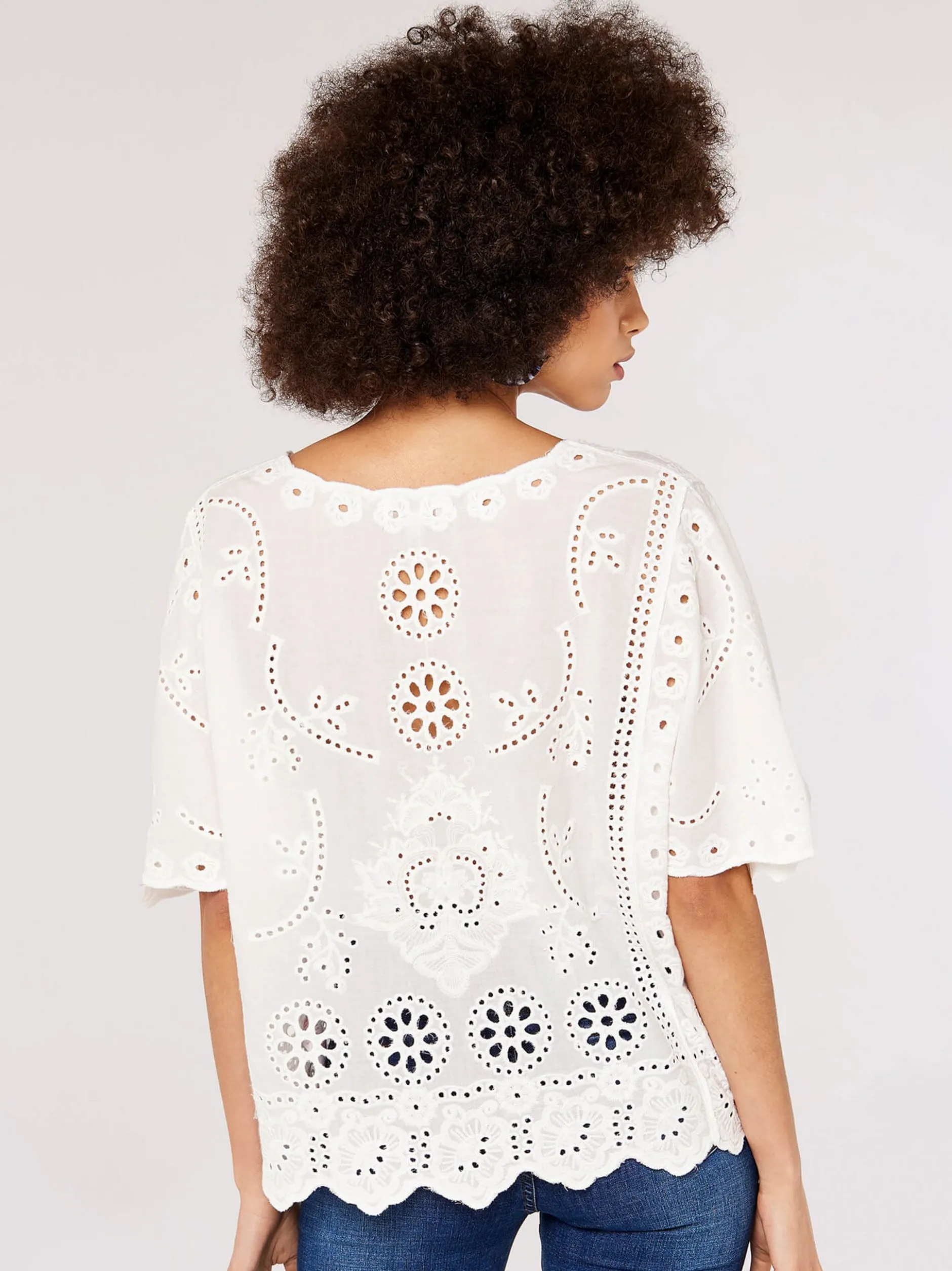 Apricot Damen Bluse in weiß - Ausschnitt: V-Ausschnitt