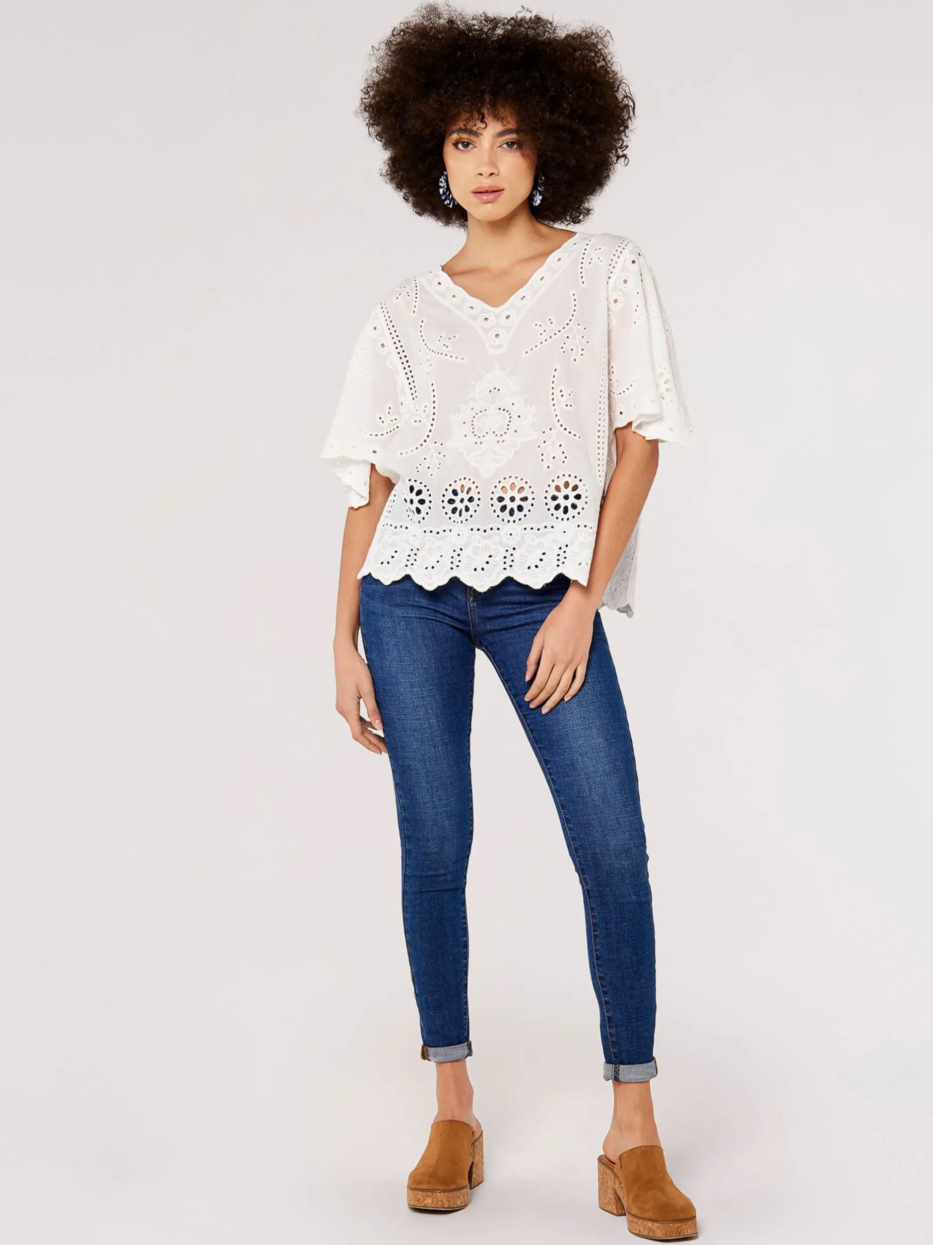 Apricot Damen Bluse in weiß - Ausschnitt: V-Ausschnitt