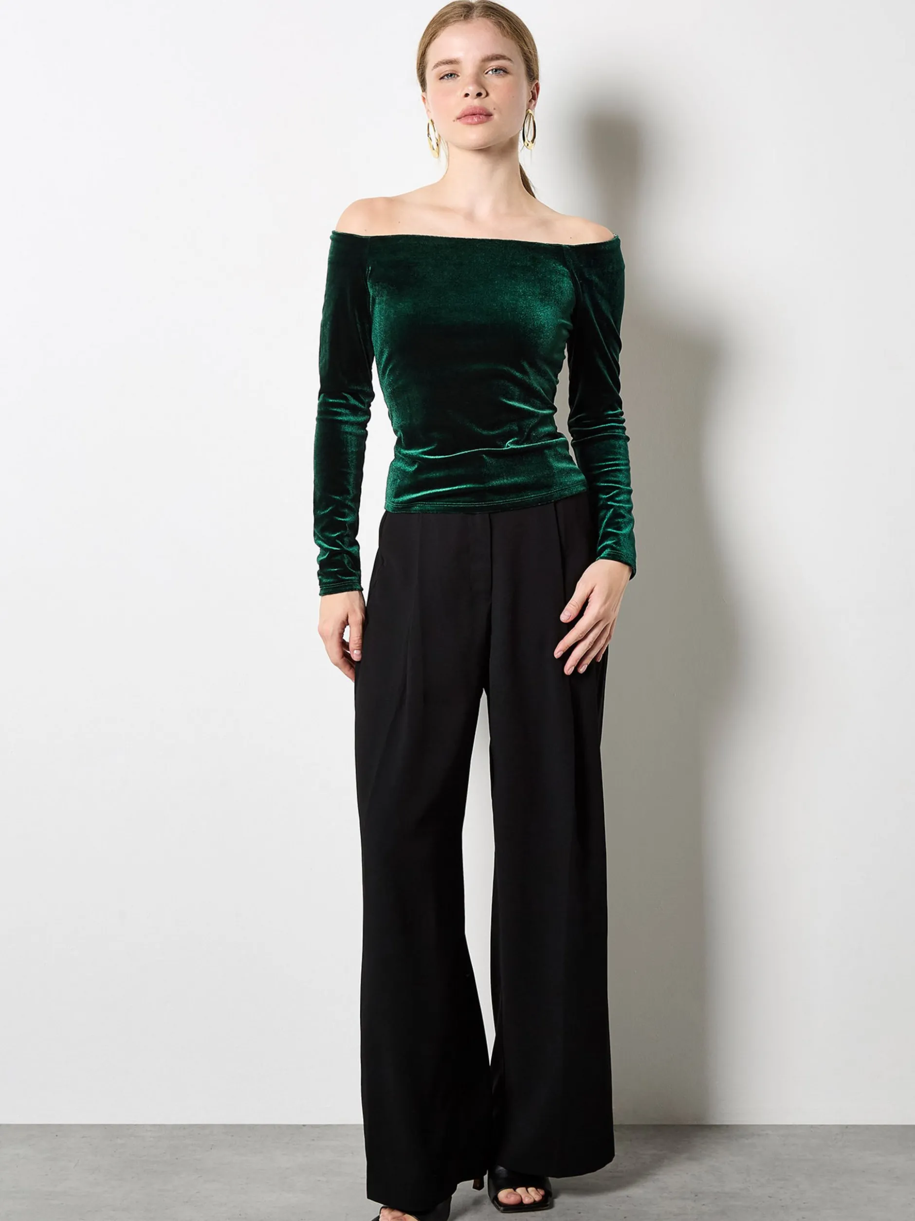 Apricot Damen Langarmshirt in grün - Ausschnitt: Carmen