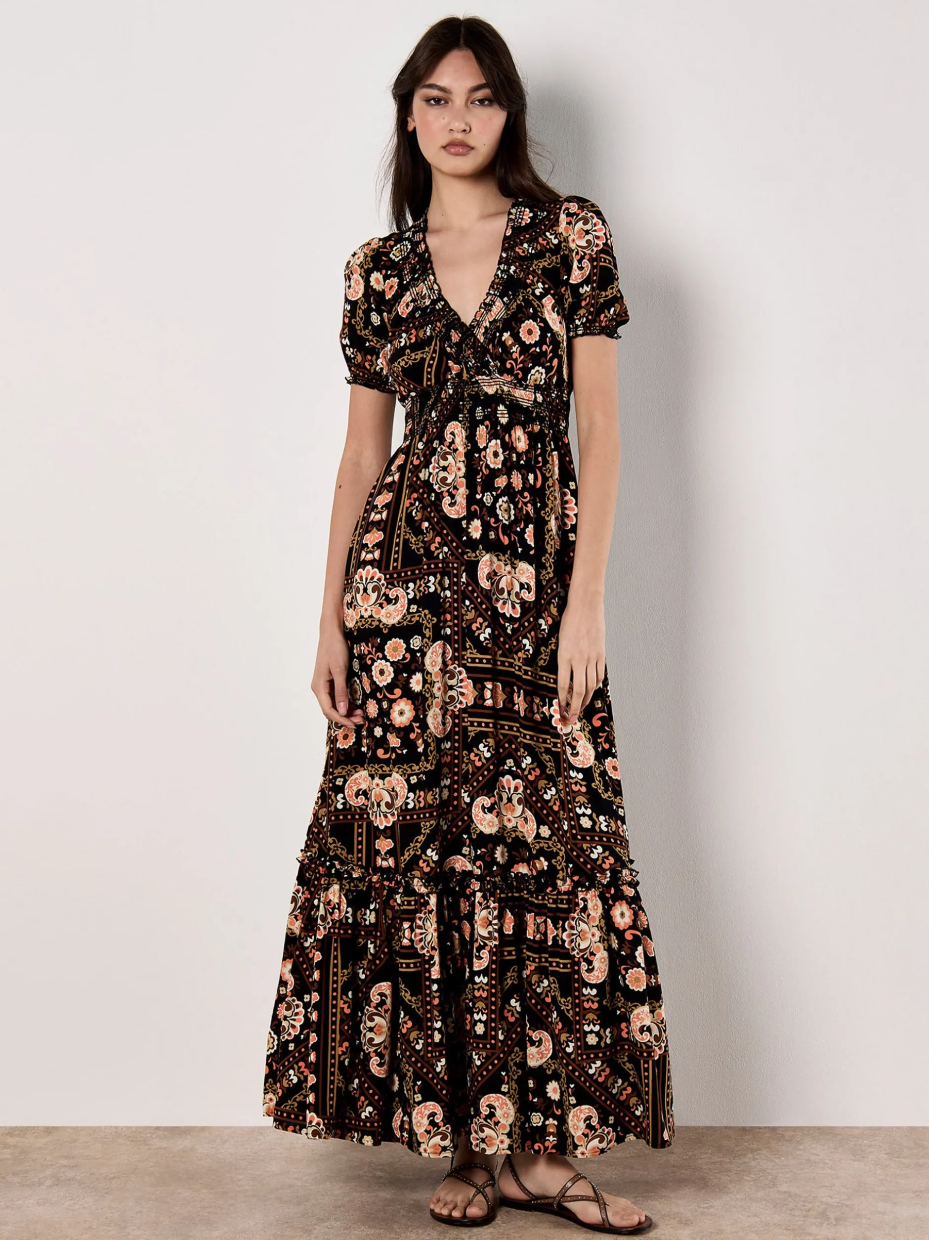Apricot Damen Maxikleid in schwarz - Länge: lang