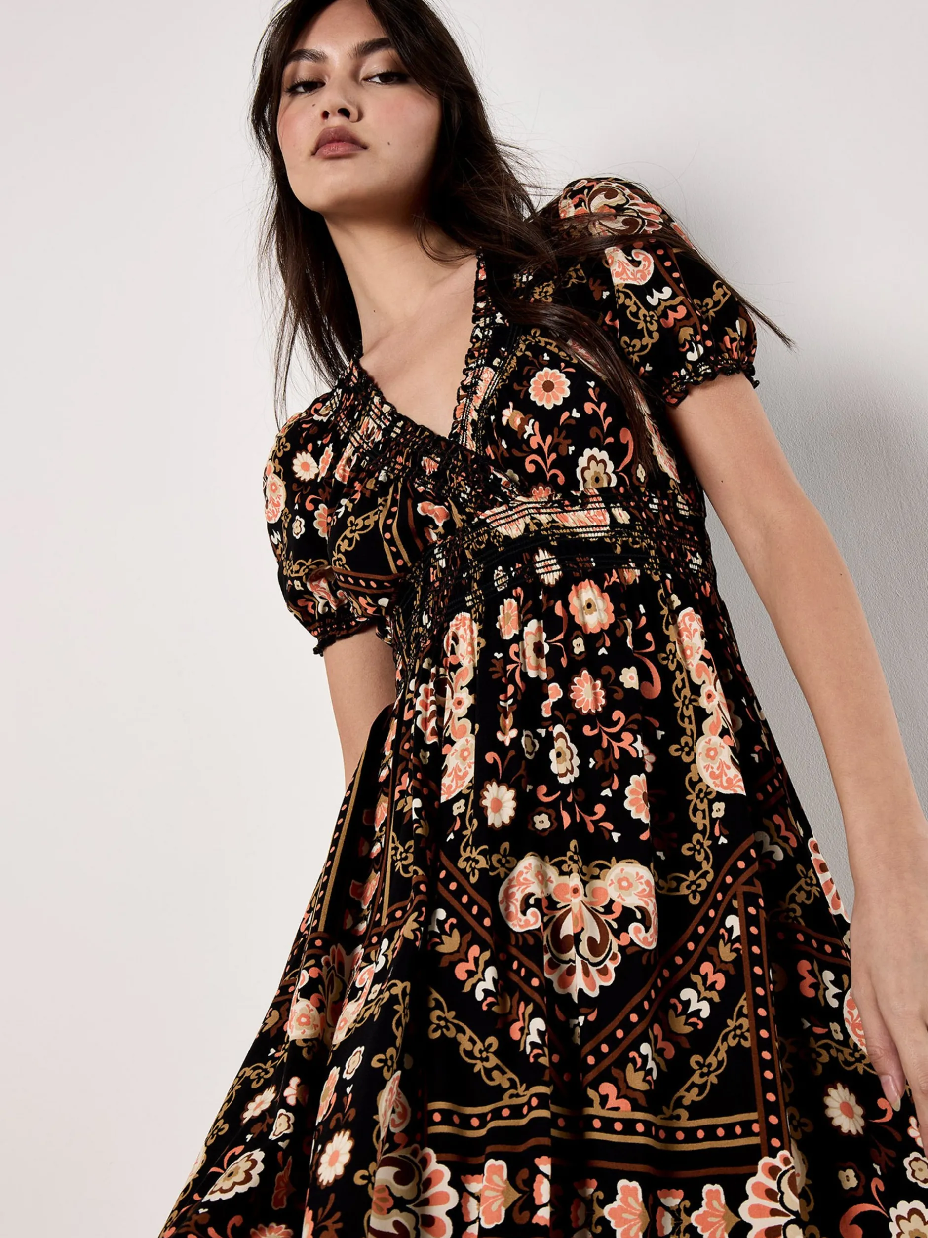 Apricot Damen Maxikleid in schwarz - Länge: lang