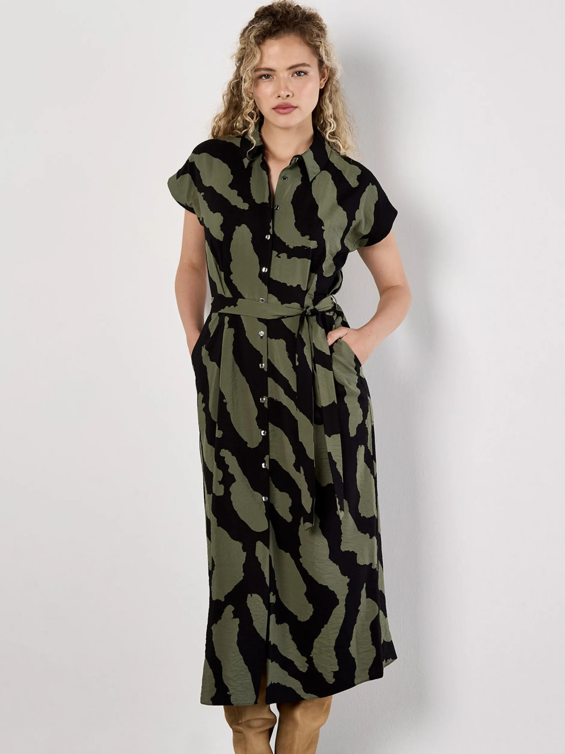 Apricot Damen Midikleid in grün khaki - Länge: midi