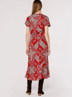 Apricot Damen Midikleid in rot - Länge: midi