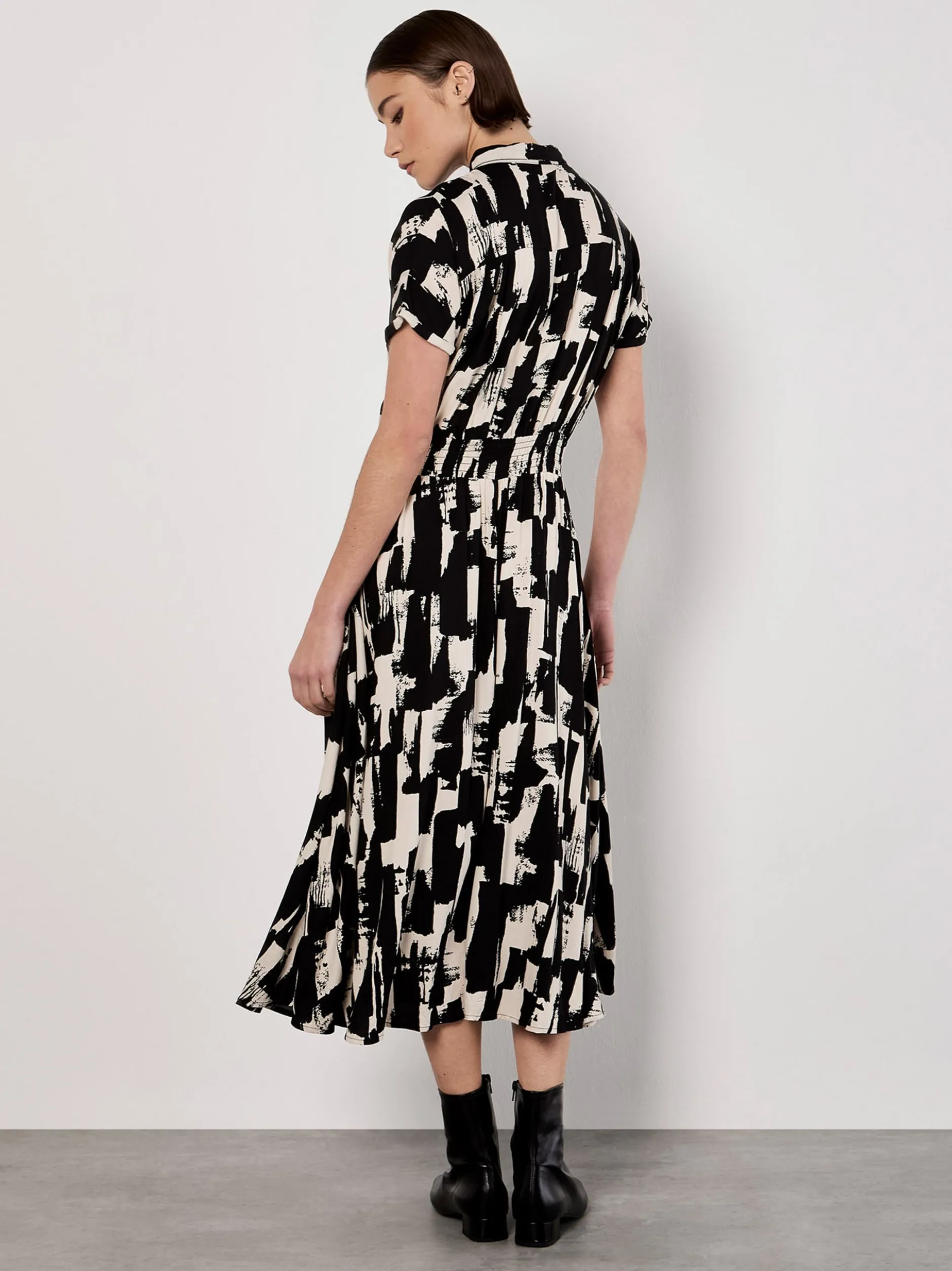 Apricot Damen Midikleid in schwarz - Länge: midi