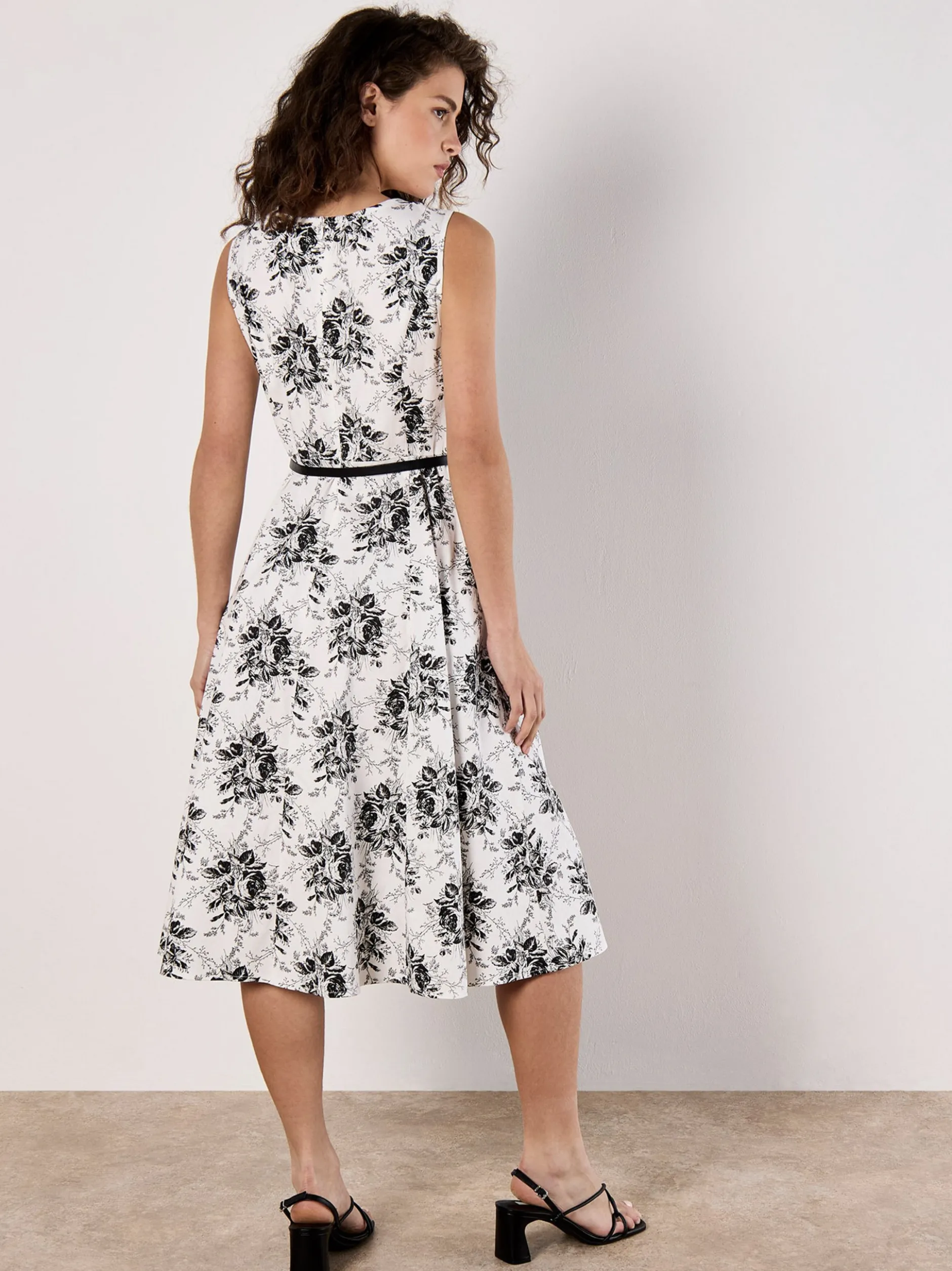 Apricot Damen Midikleid in weiß schwarz - Länge: midi