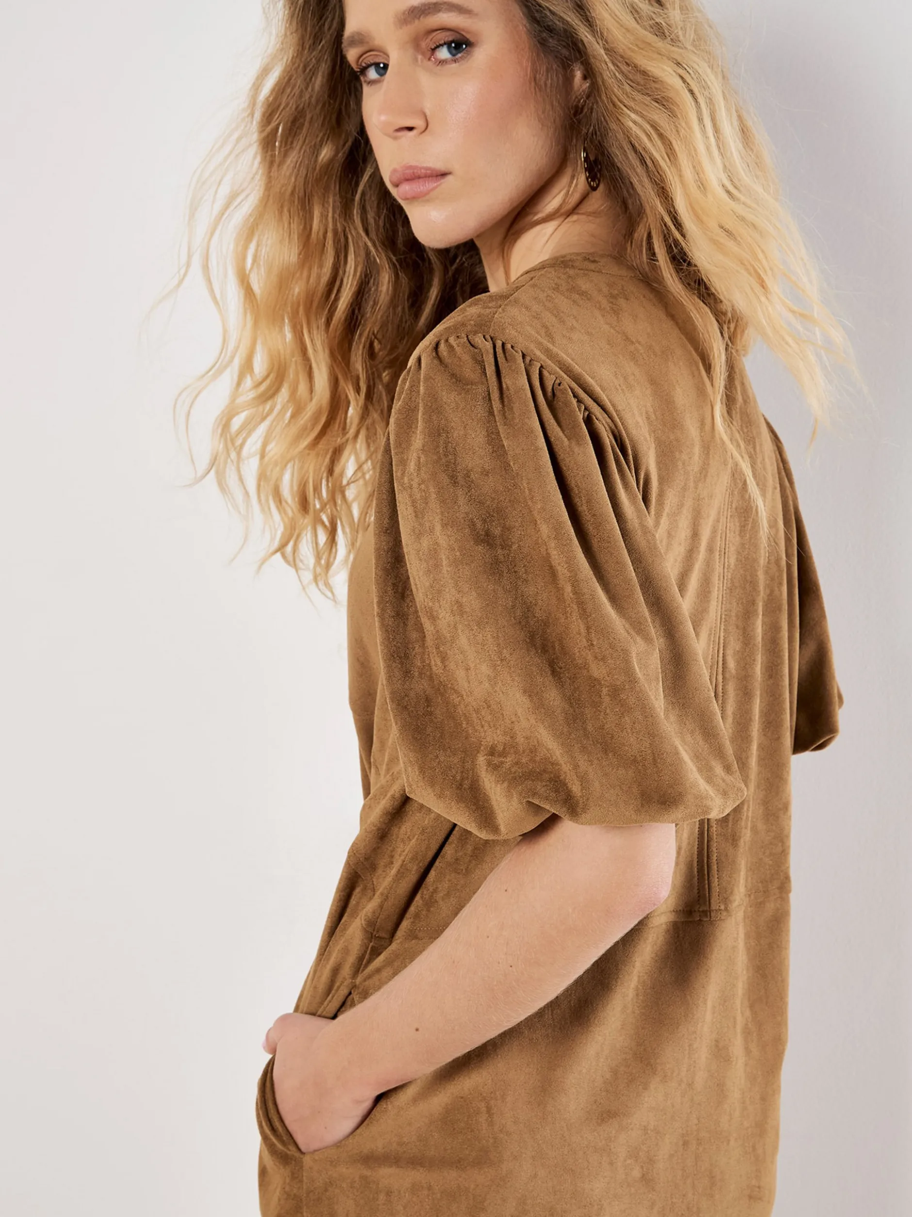 Apricot Damen Minikleid in braun - Ausschnitt: Rundhals