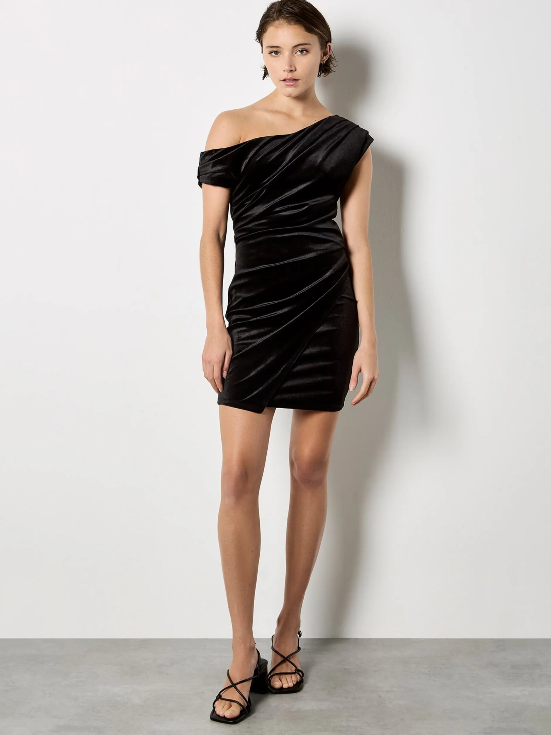 Apricot Damen Minikleid in schwarz - Ausschnitt: Carmen