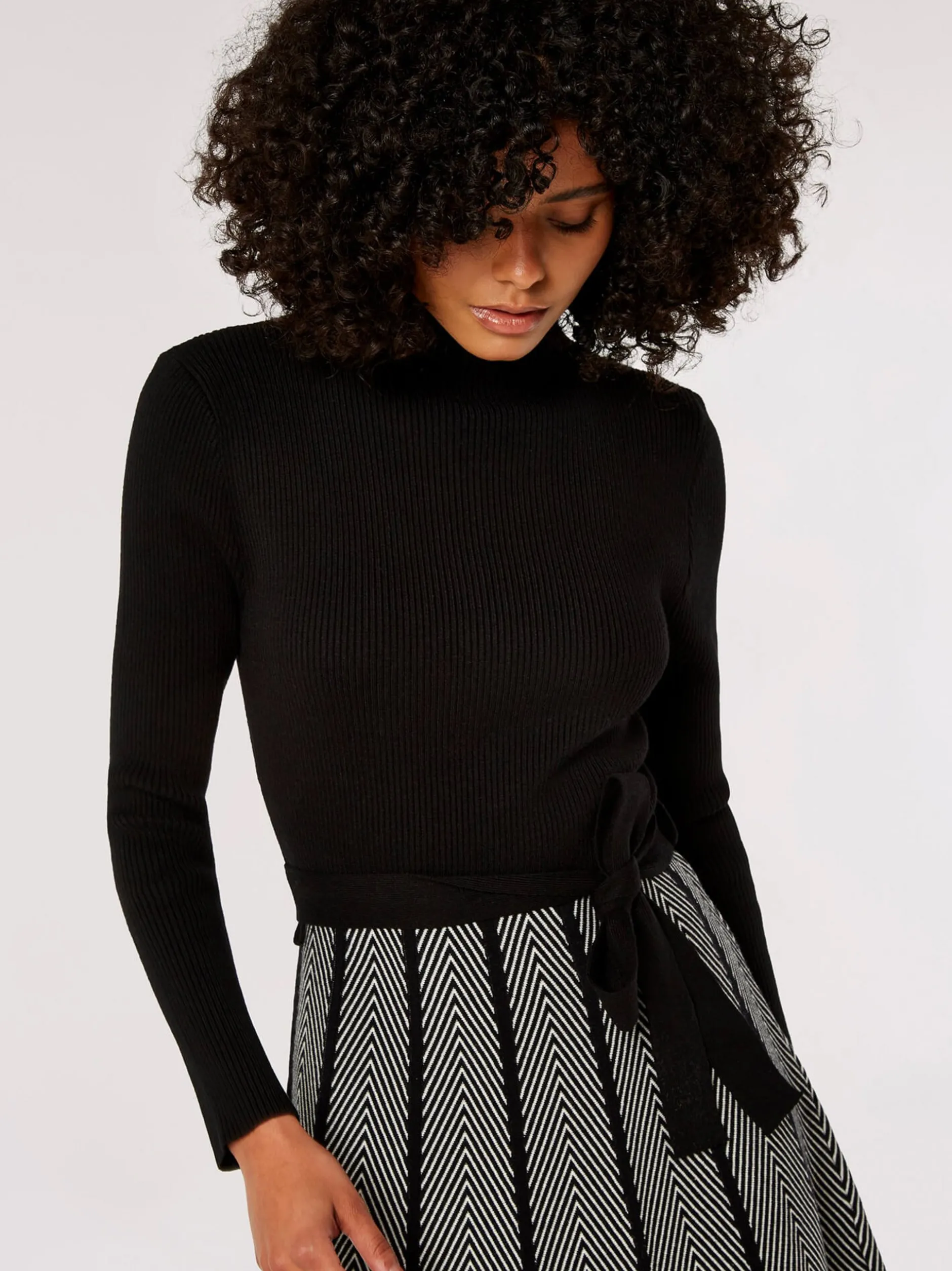 Apricot Damen Minikleid in schwarz - Länge: midi