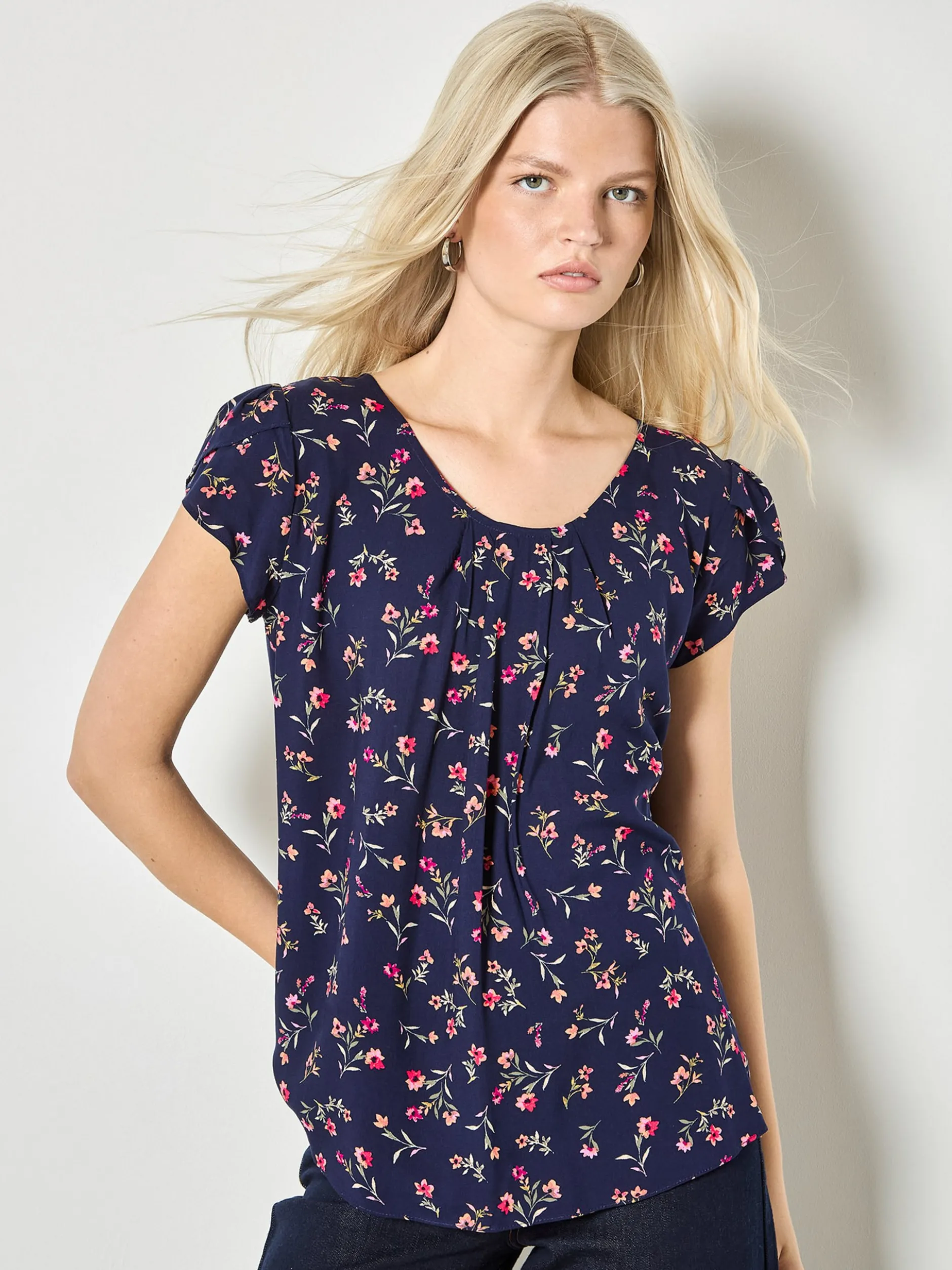 Apricot Damen Top in blau - Ausschnitt: Rundhals
