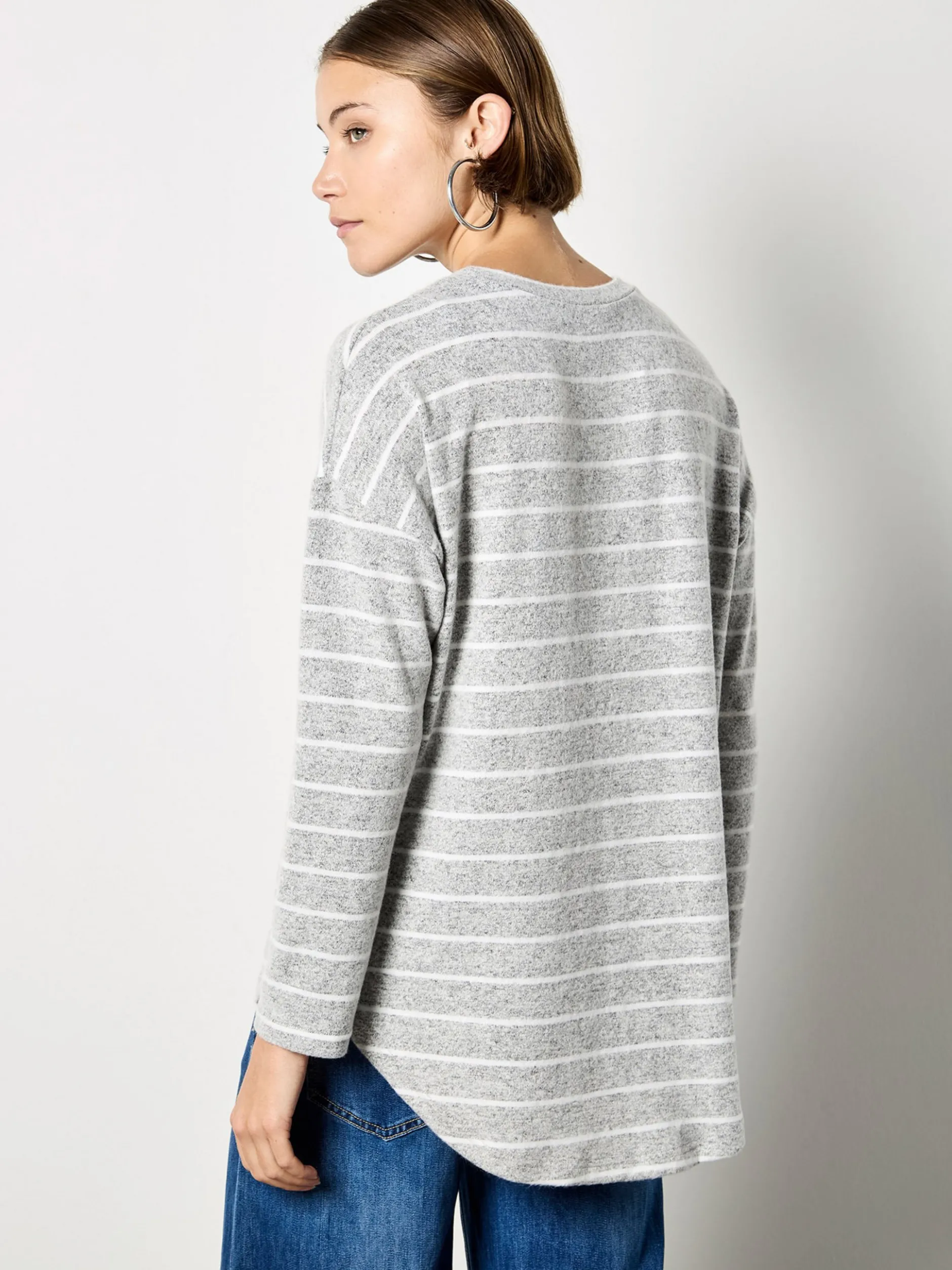Apricot Damen Top in grau - Ausschnitt: Rundhals