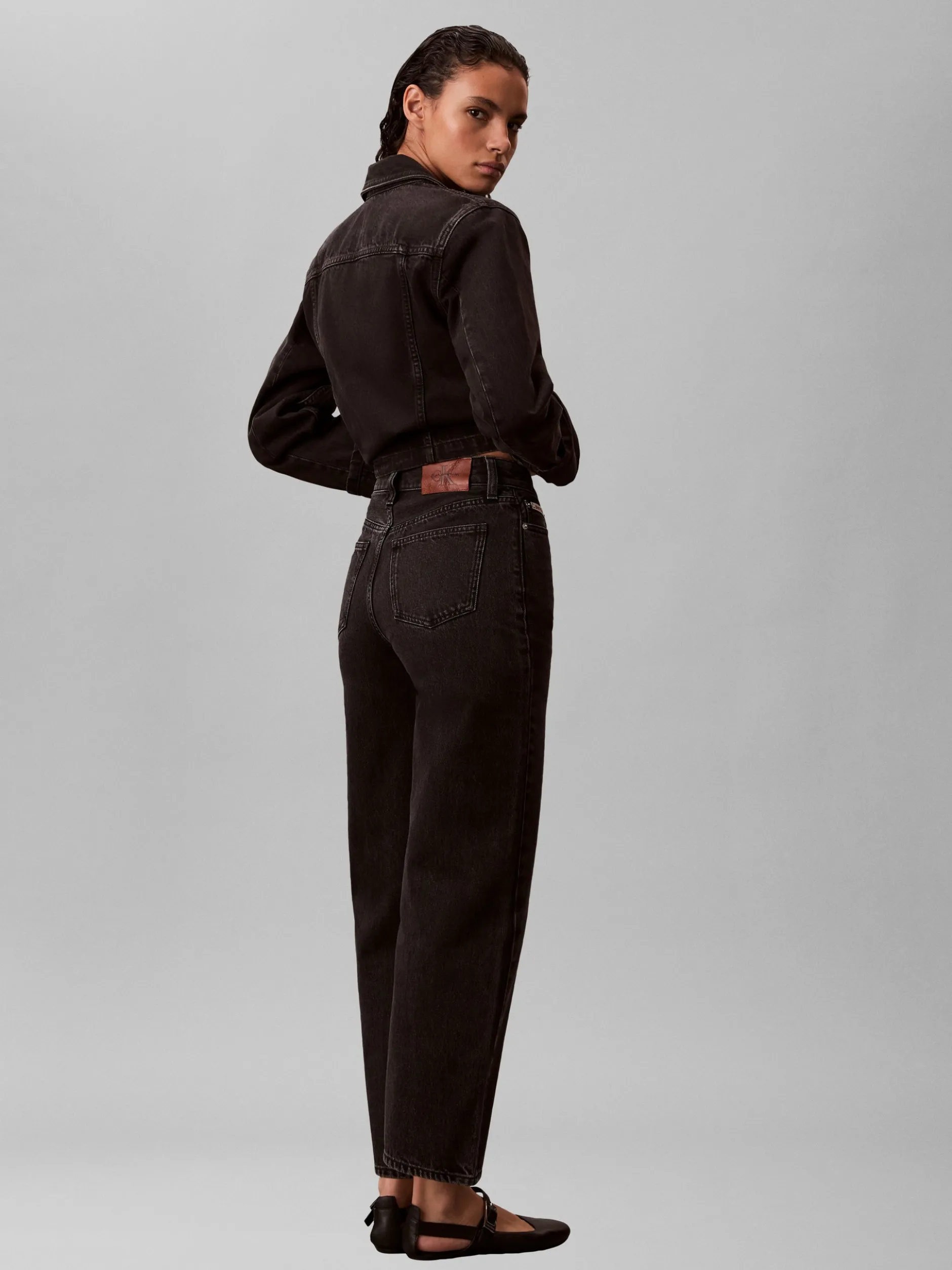 Calvin Klein Jeans Damen Mom Jeans - Barrel in schwarz