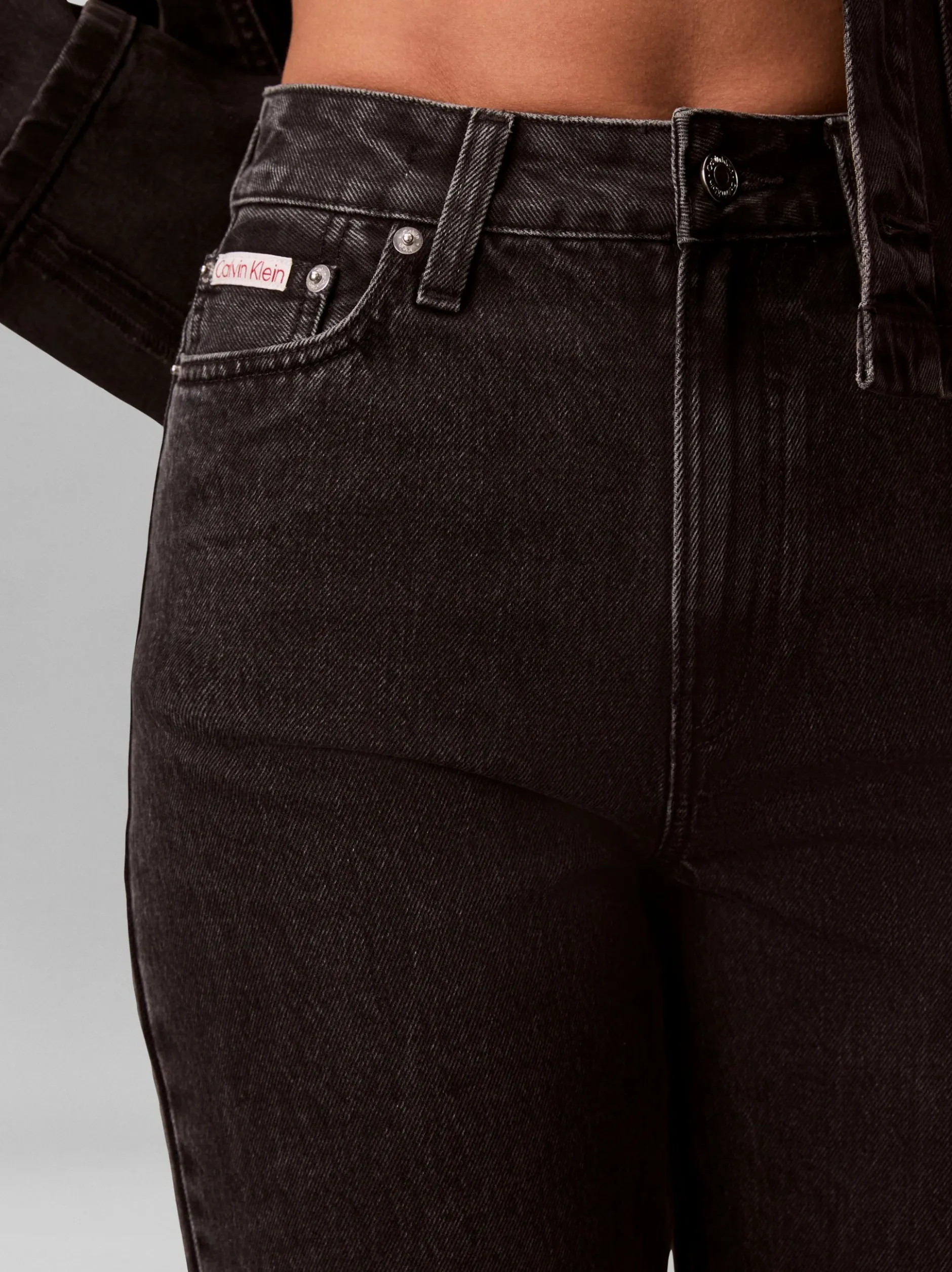 Calvin Klein Jeans Damen Mom Jeans - Barrel in schwarz