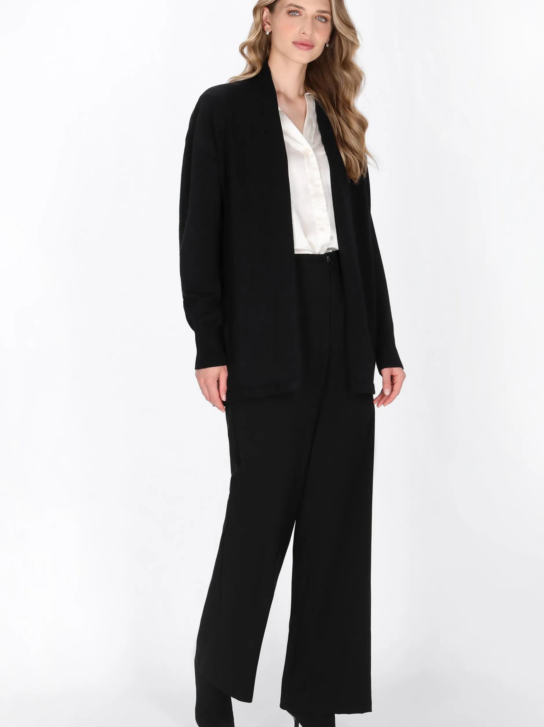 Dreimaster Damen Strickjacke in schwarz