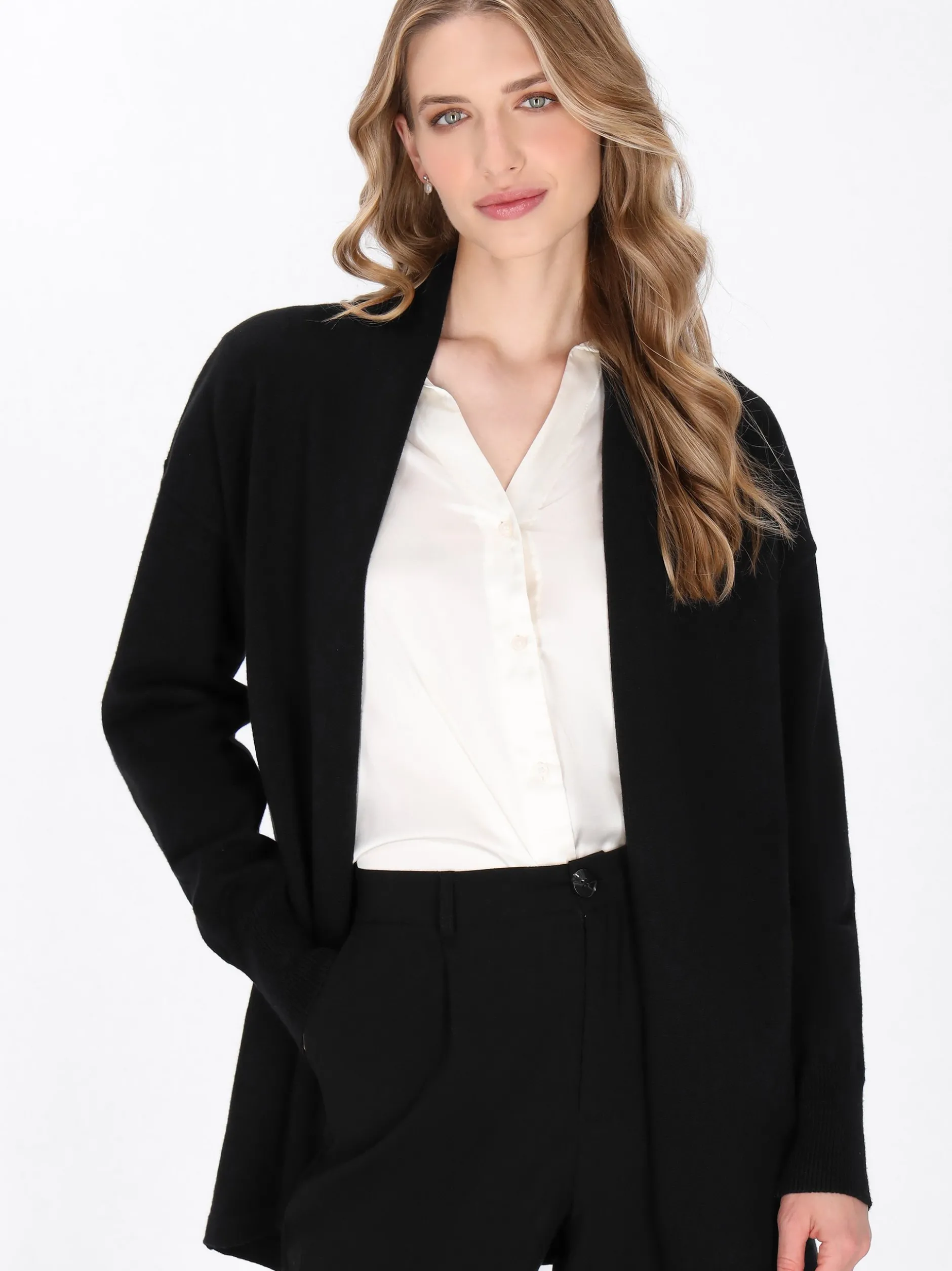 Dreimaster Damen Strickjacke in schwarz
