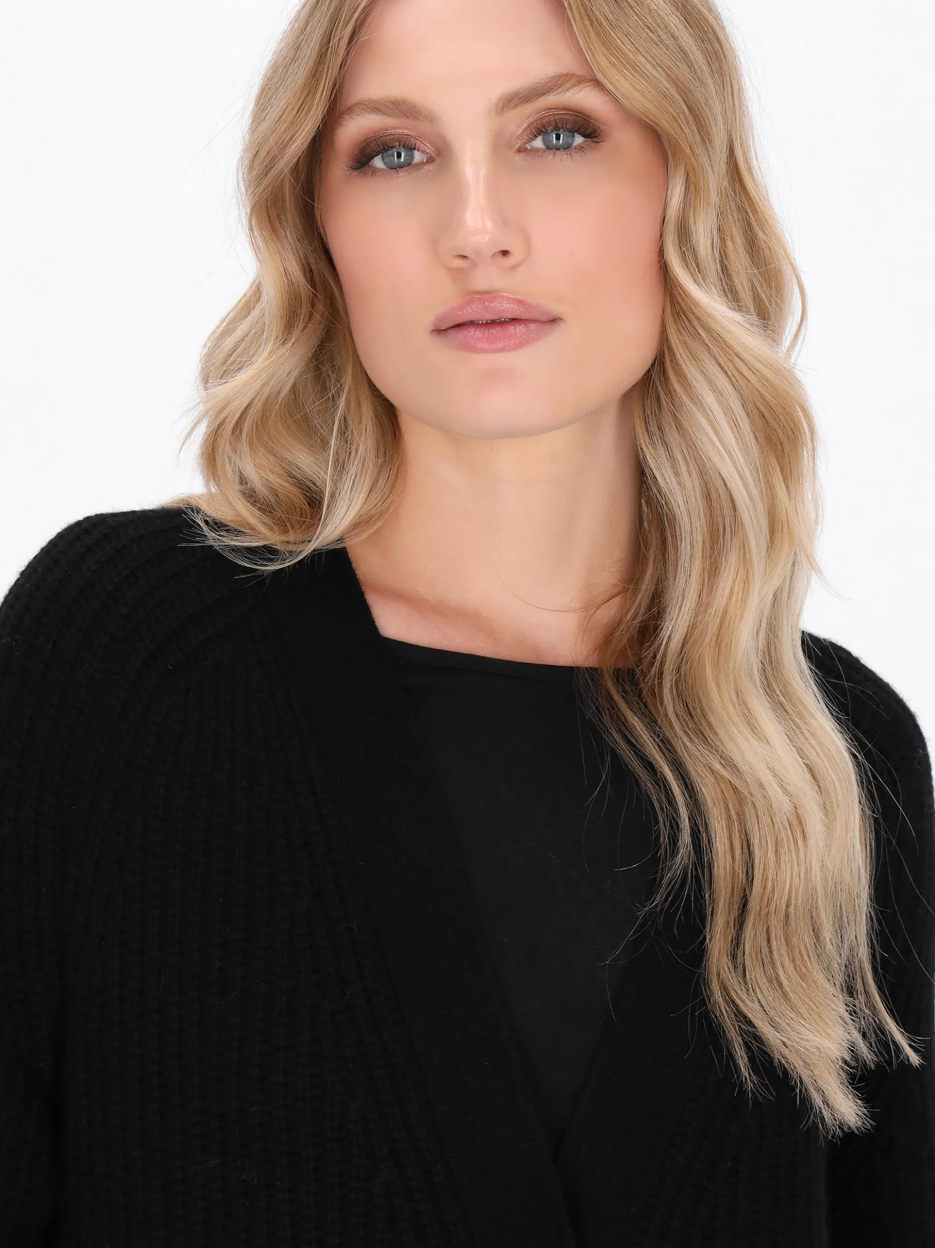 Dreimaster Damen Strickjacke in schwarz