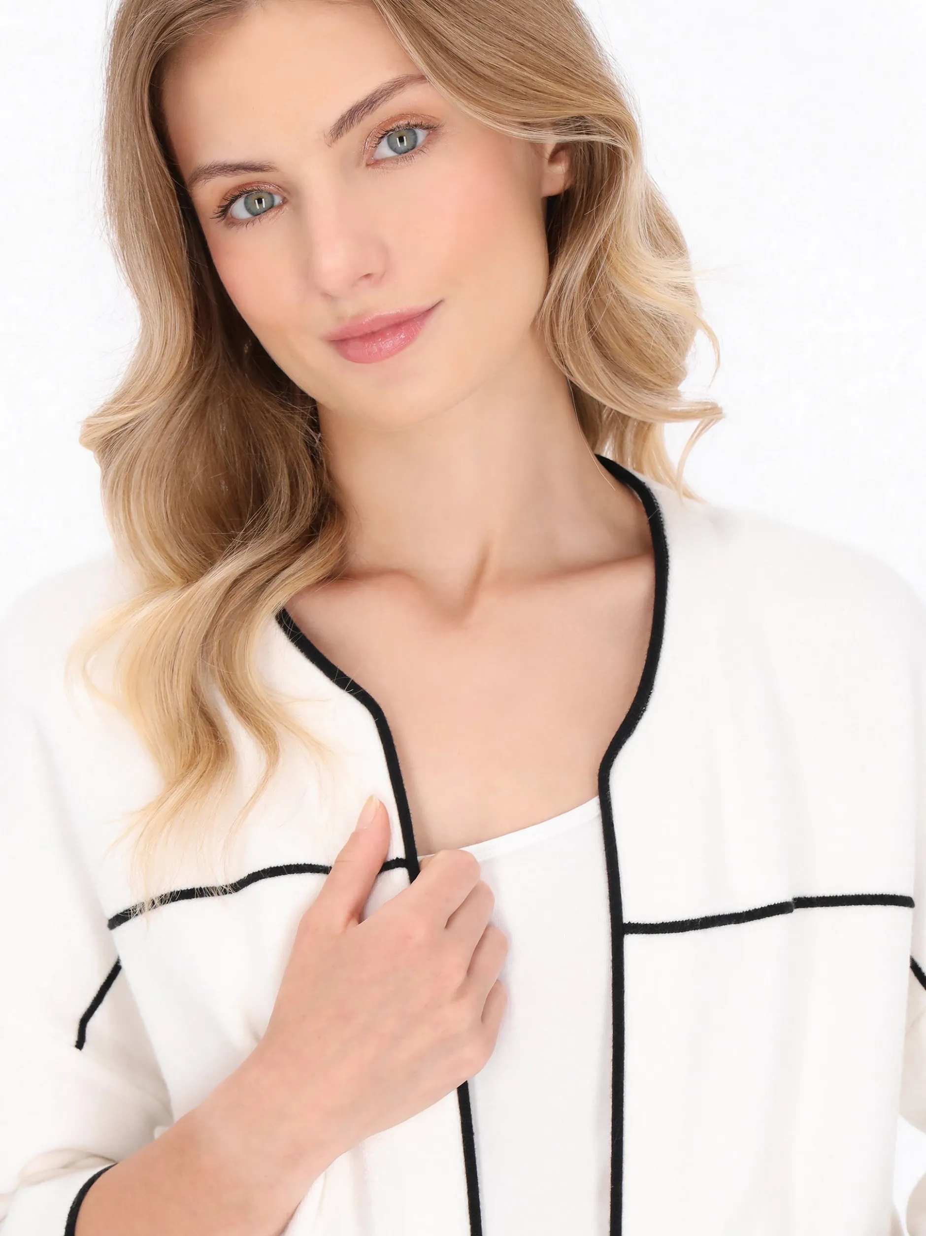 Dreimaster Damen Strickjacke in weiß