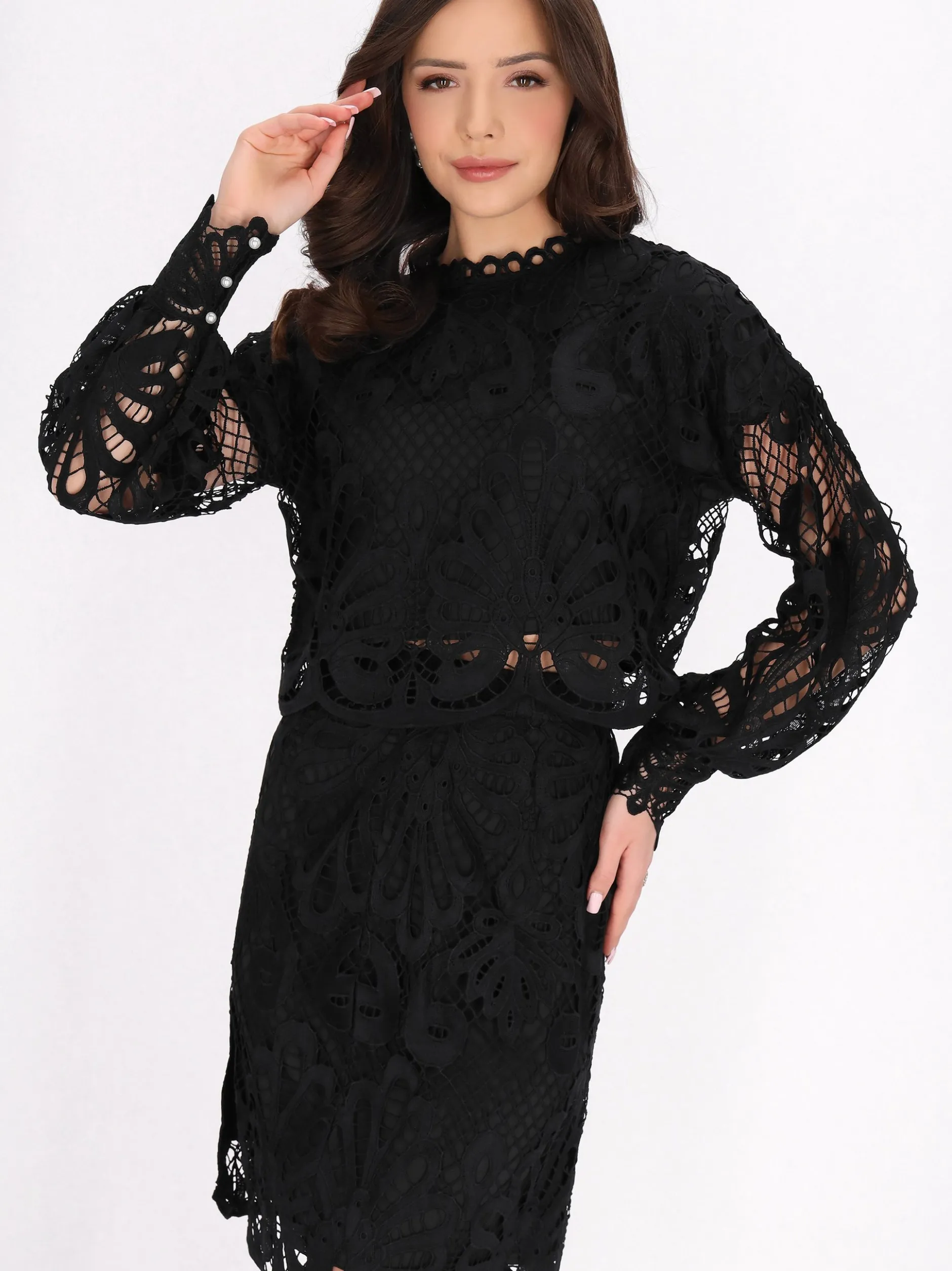 Faina Damen Bluse in schwarz - Ausschnitt: Rundhals