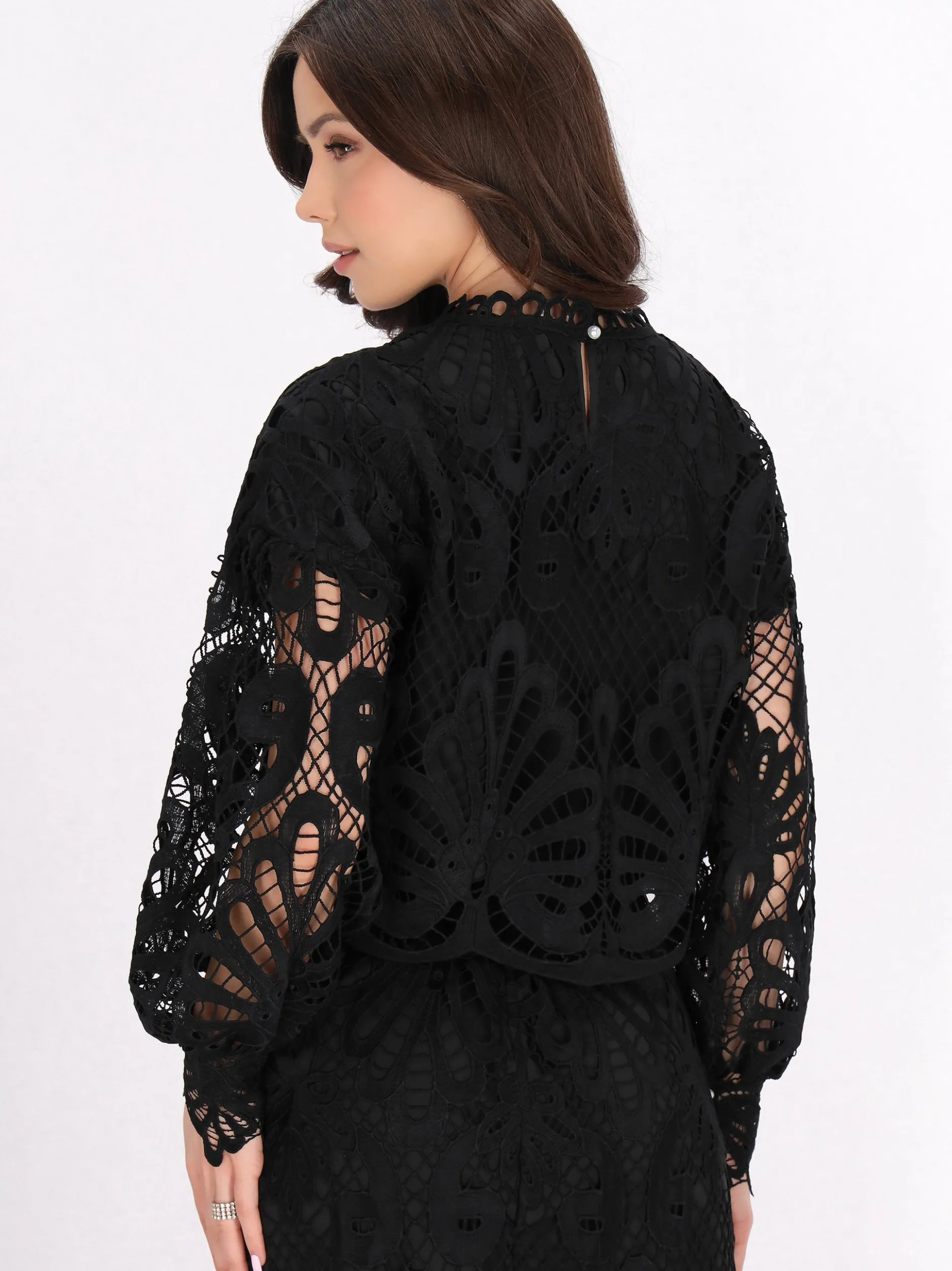 Faina Damen Bluse in schwarz - Ausschnitt: Rundhals