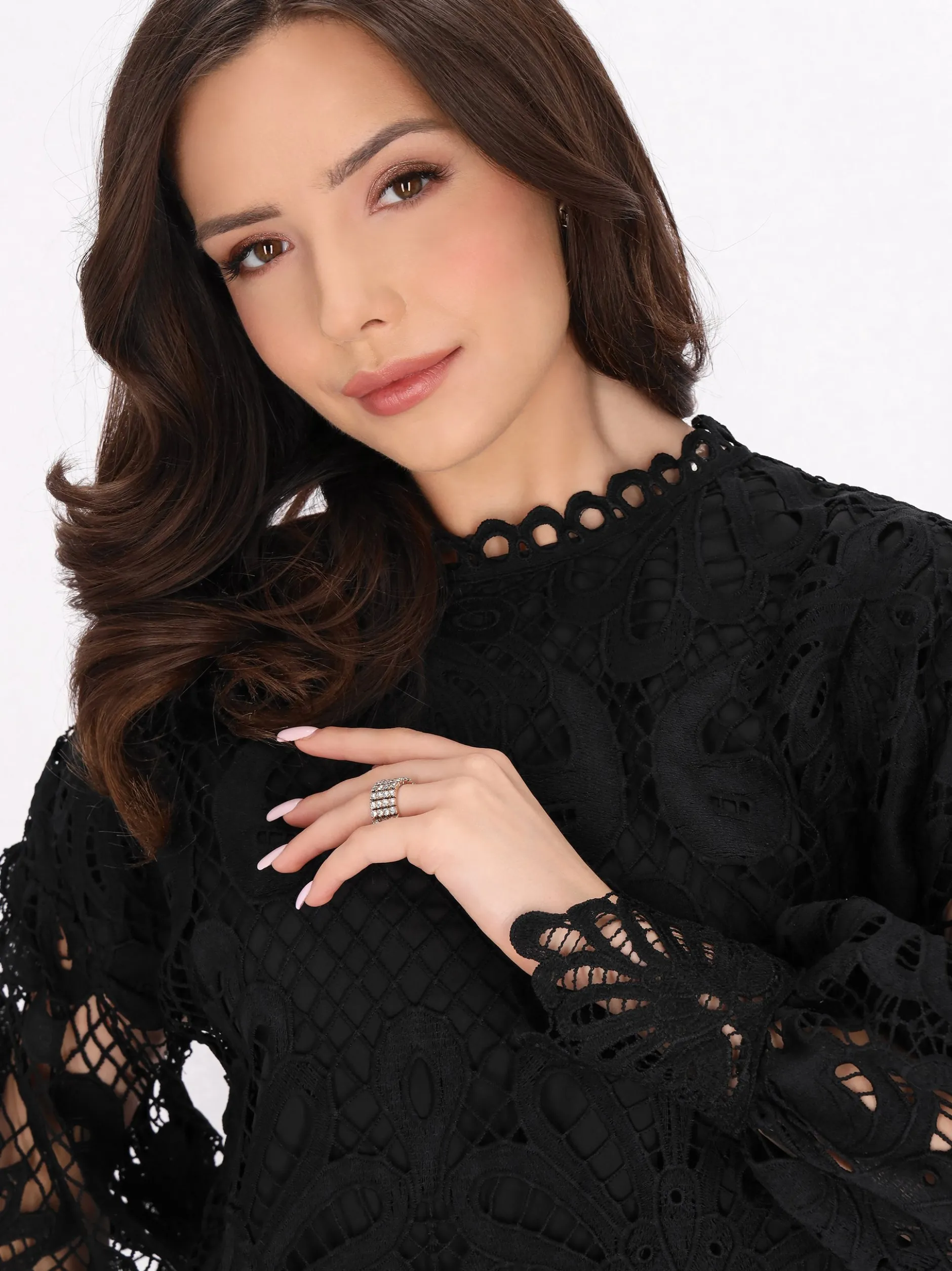 Faina Damen Bluse in schwarz - Ausschnitt: Rundhals
