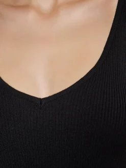 Faina Damen Kleid in schwarz - Länge: mittel