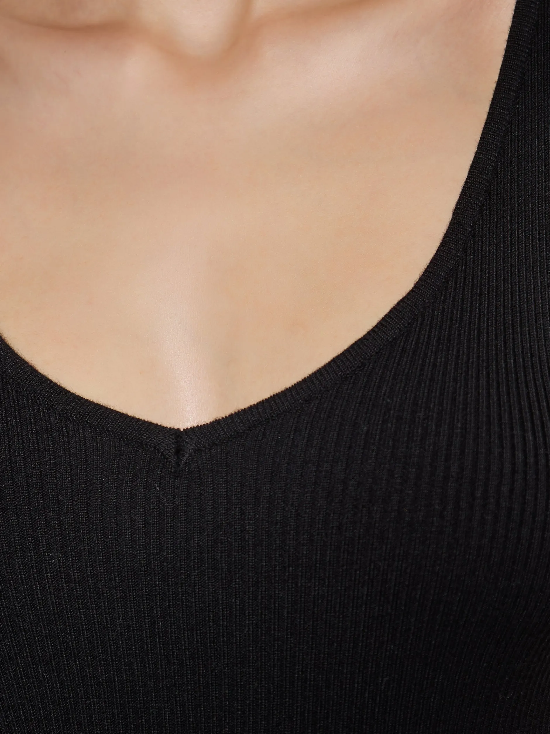 Faina Damen Kleid in schwarz - Länge: mittel