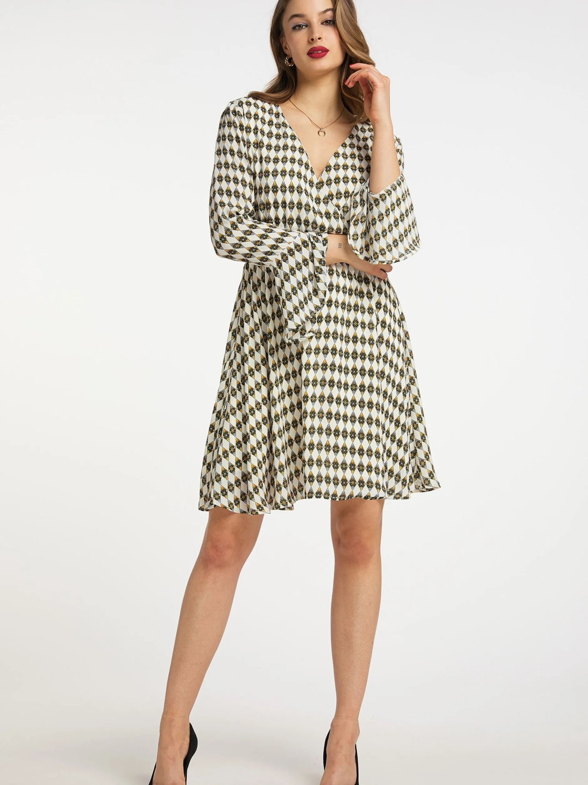 Faina Damen Kleid in weiß - Ausschnitt: V-Ausschnitt