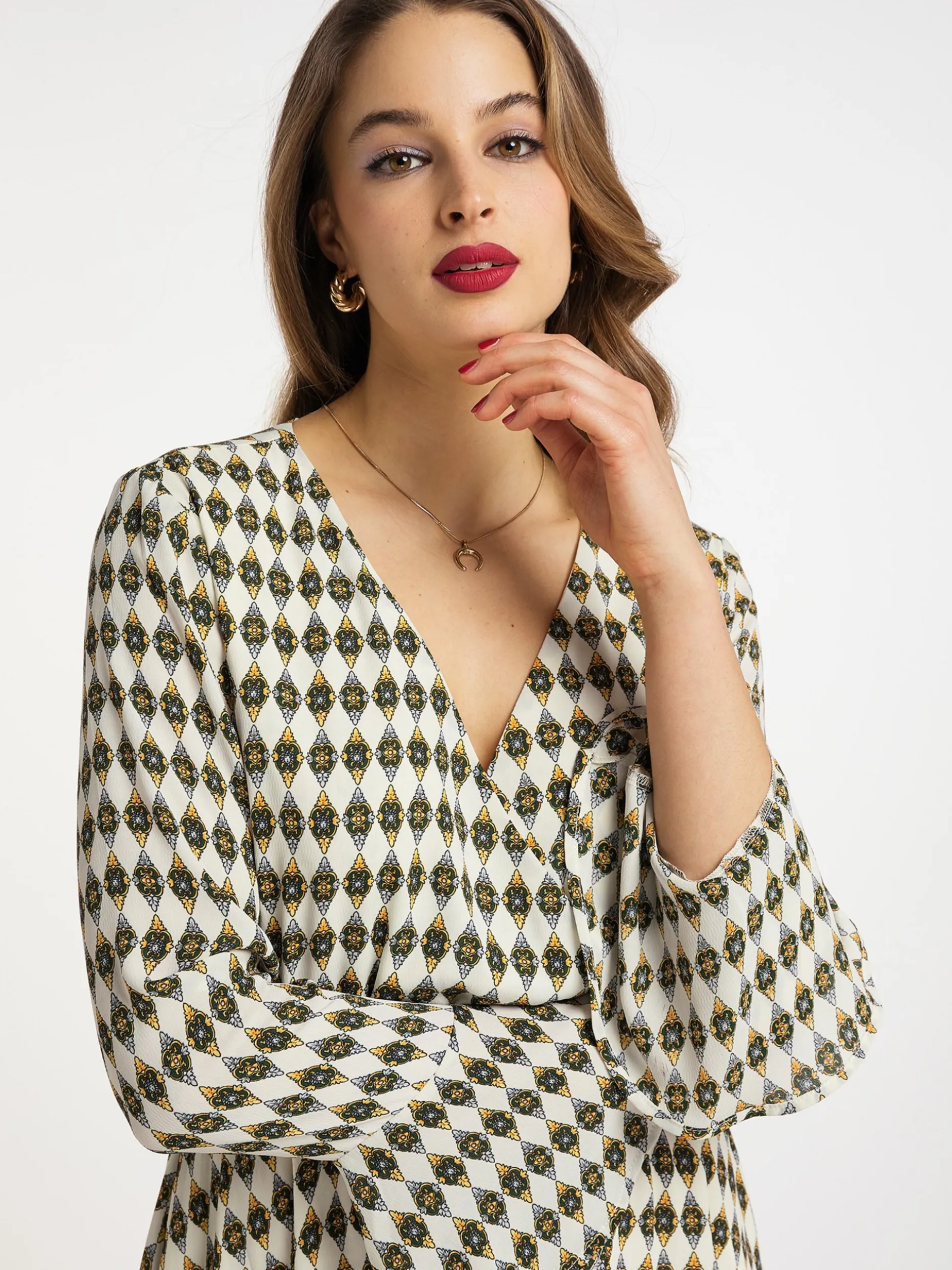 Faina Damen Kleid in weiß - Ausschnitt: V-Ausschnitt