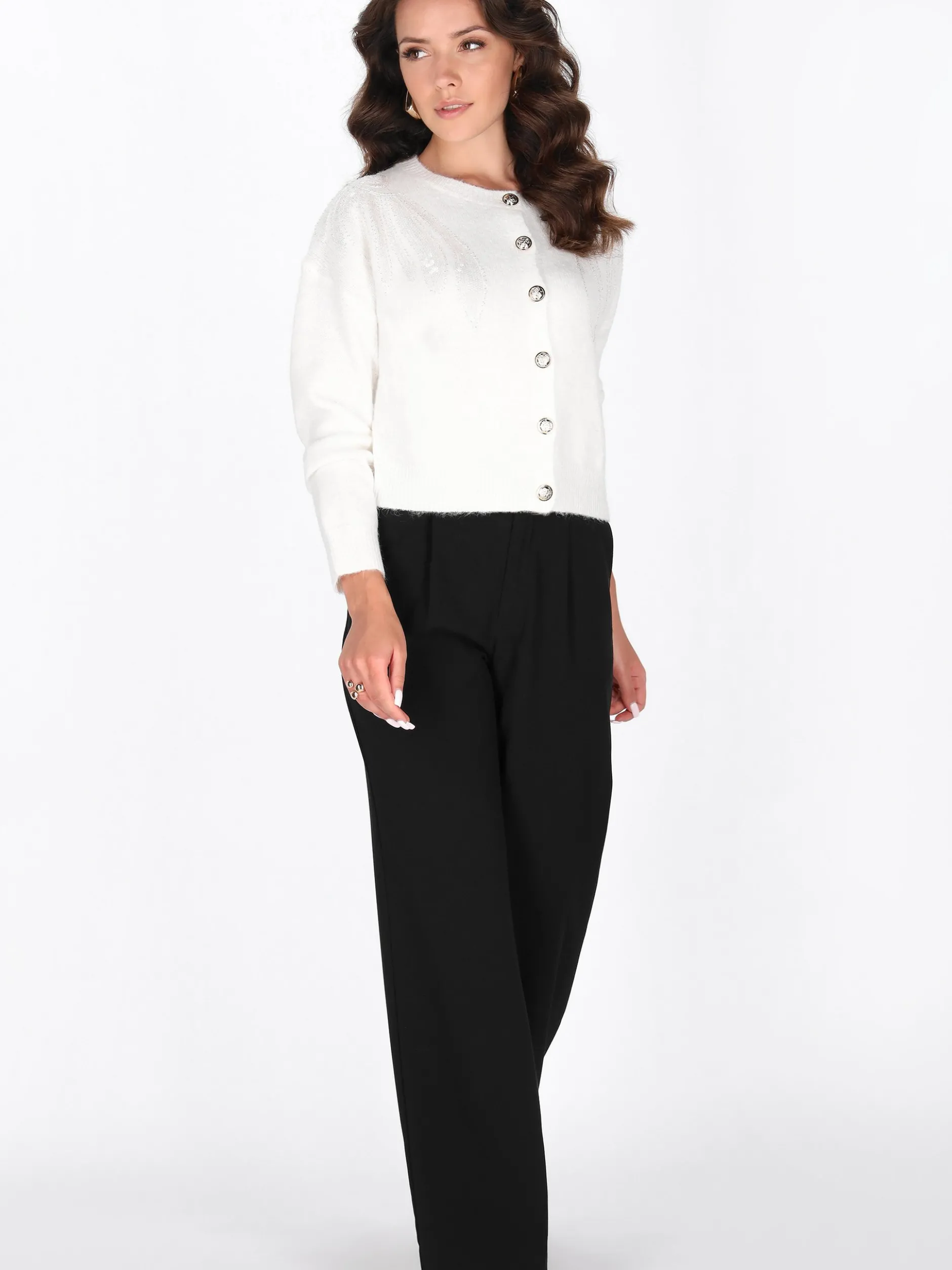 Faina Damen Strickjacke in weiß - Ausschnitt: Rundhals