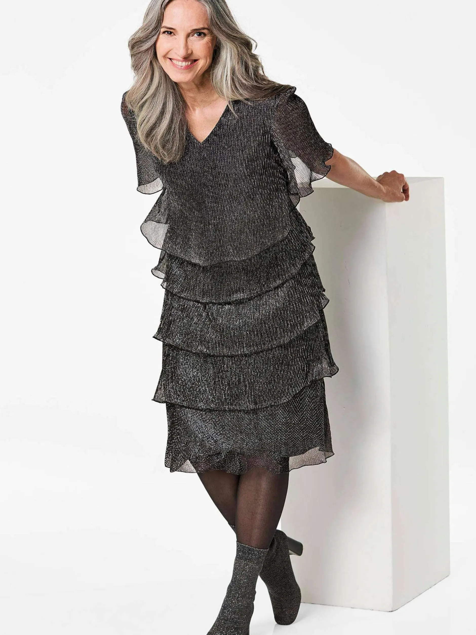 Goldner Damen Kleid - Kurzgröße in schwarz