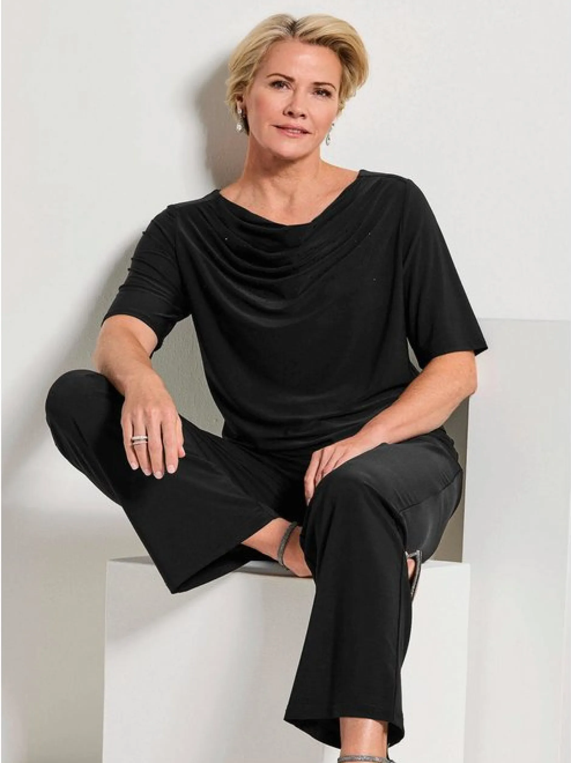 Goldner Damen Kurzarmshirt in schwarz - Ärmel: Halbarm
