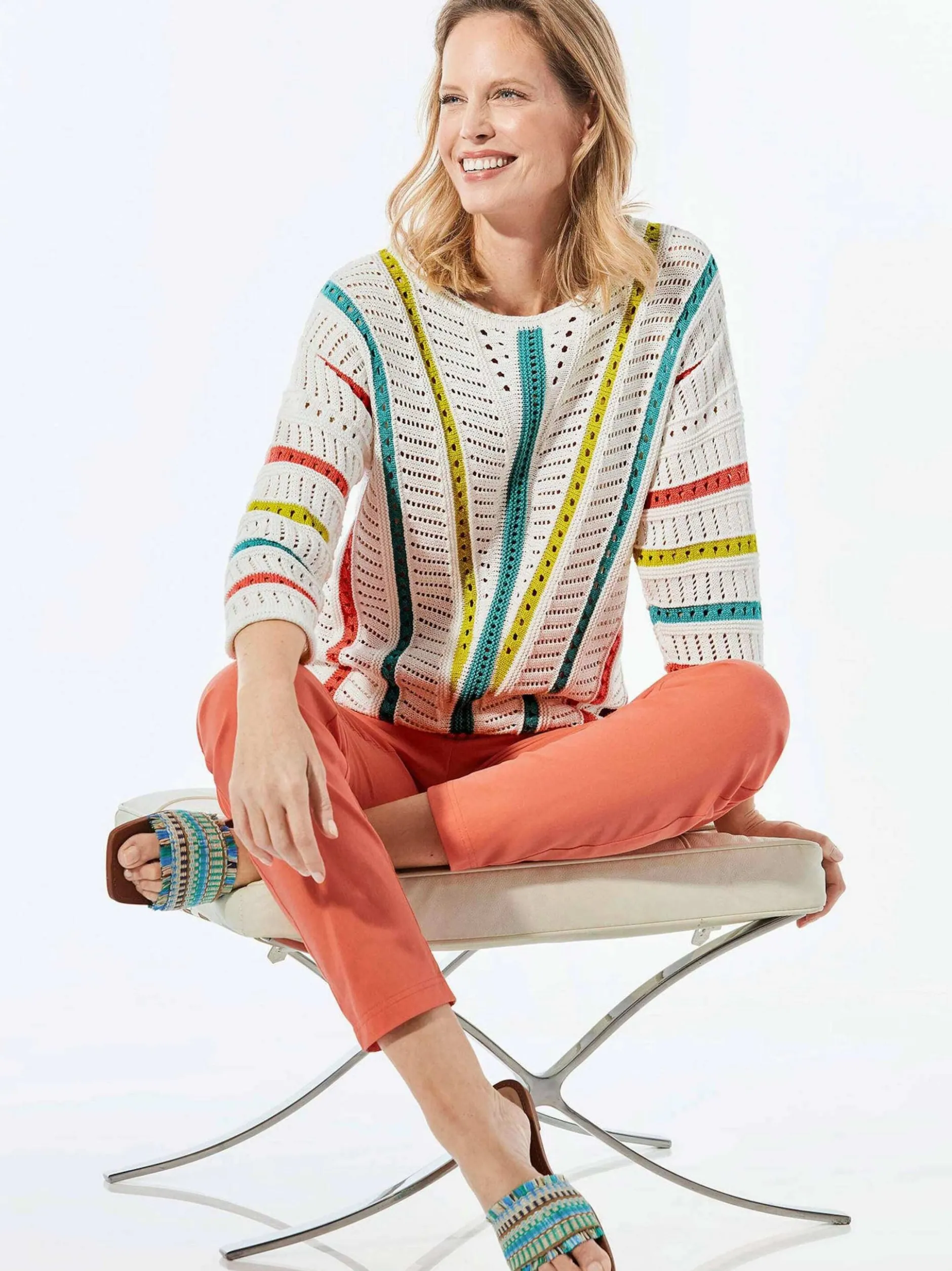 Goldner Damen Pullover - Kurzgröße in weiß