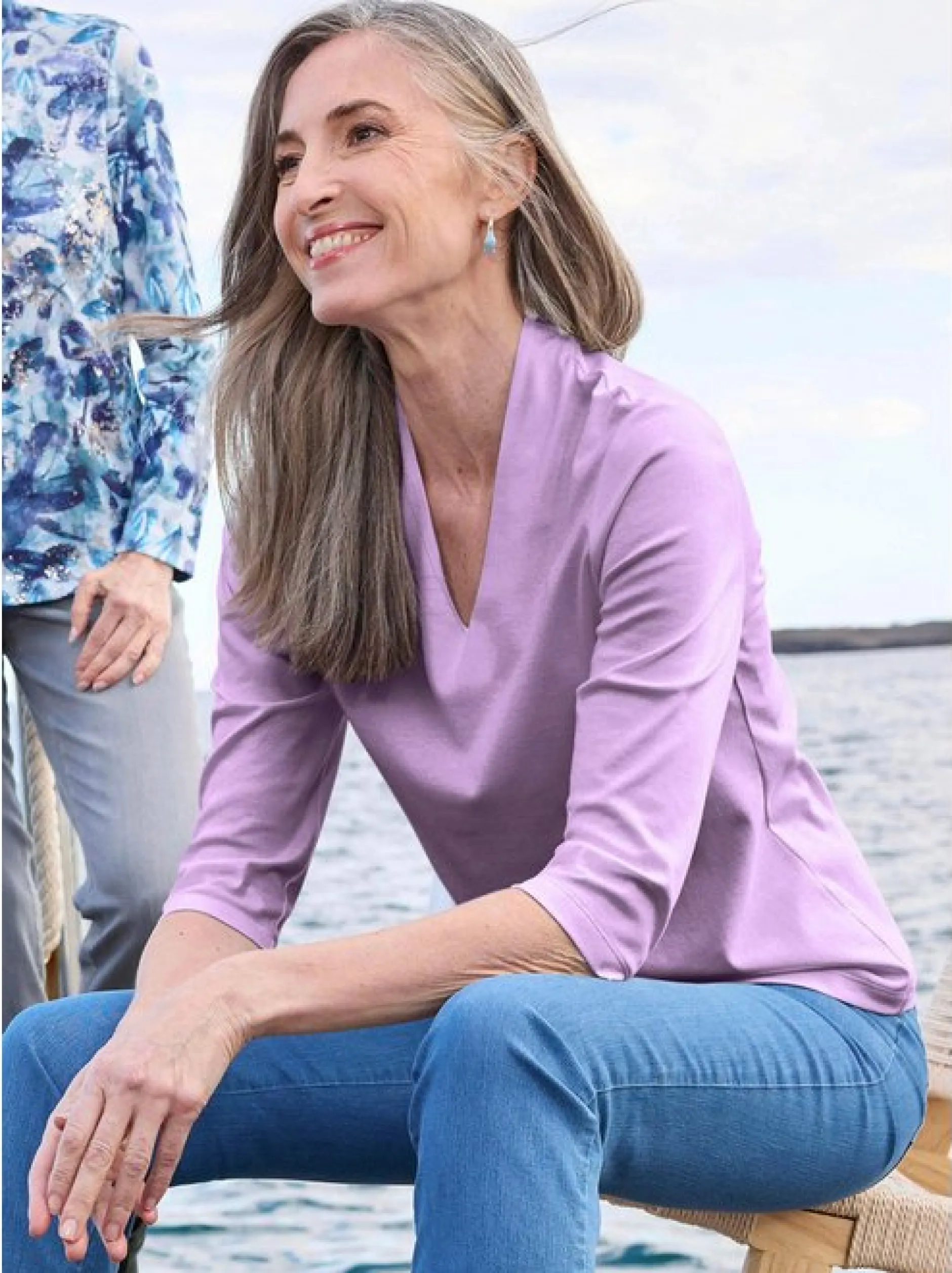 Goldner Damen Shirts - Kurzgröße in flieder