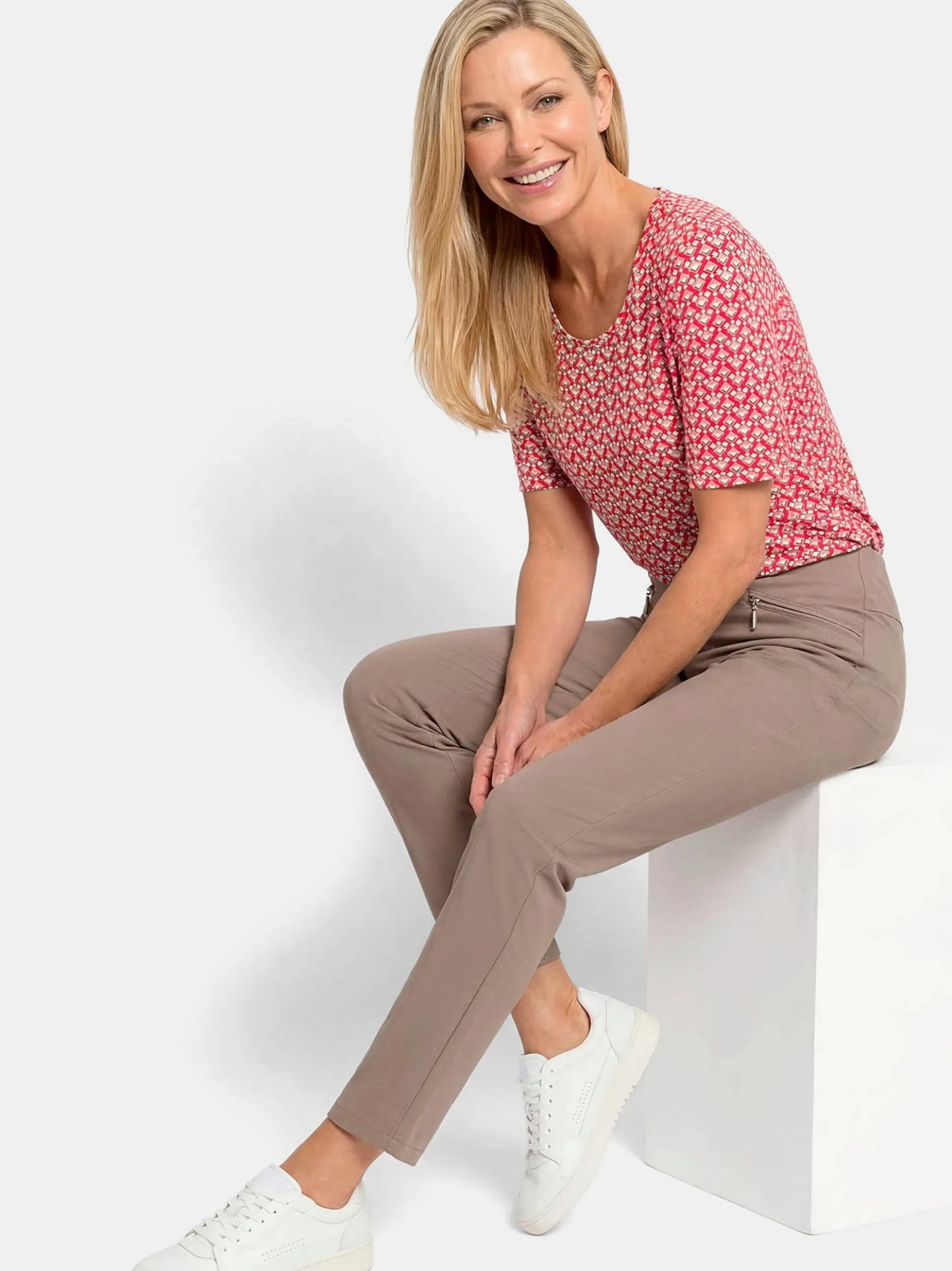 Goldner Damen T-Shirt - Kurzgröße in rot