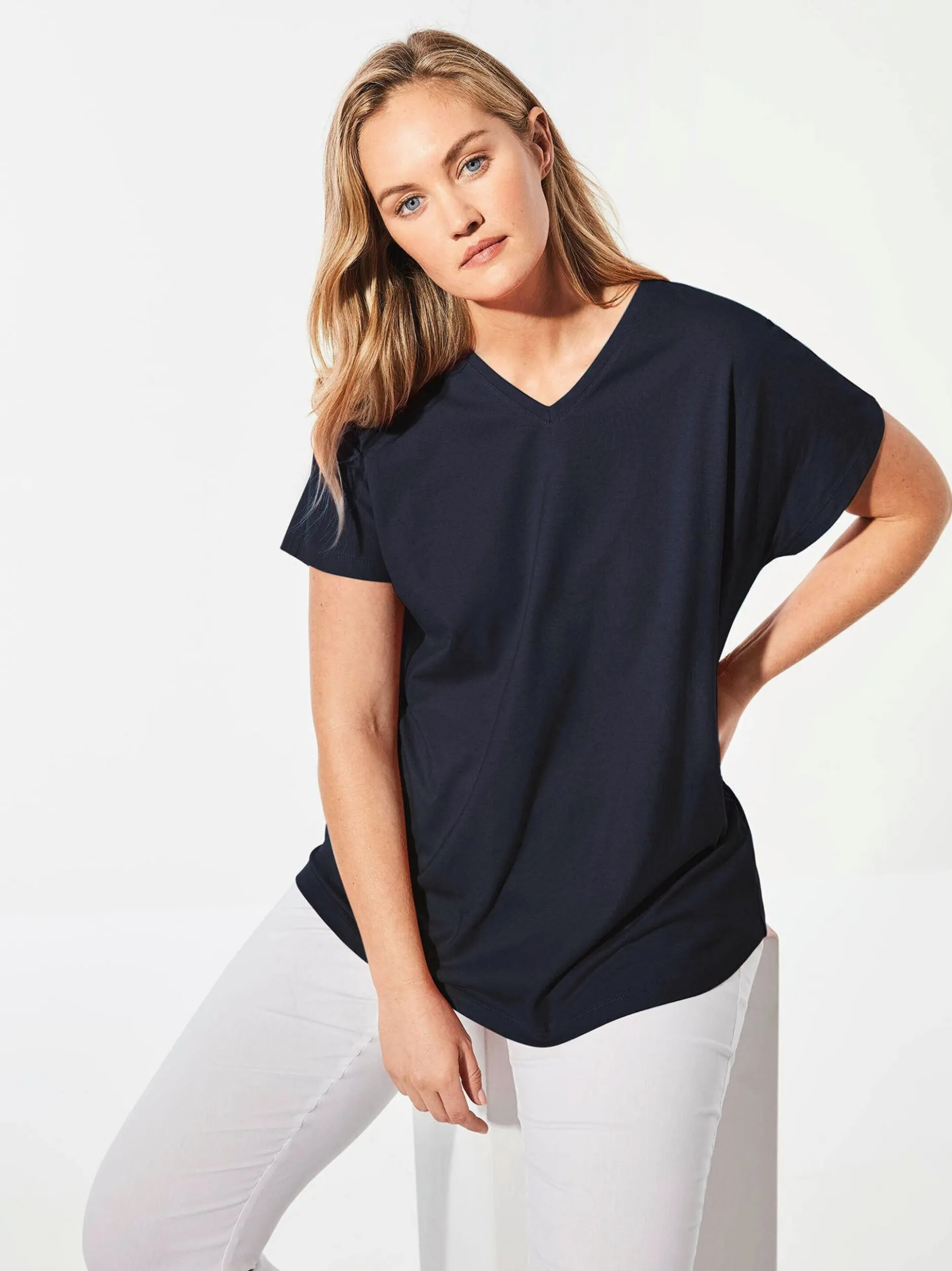 Goldner Damen T-Shirts - Kurzgröße in marine
