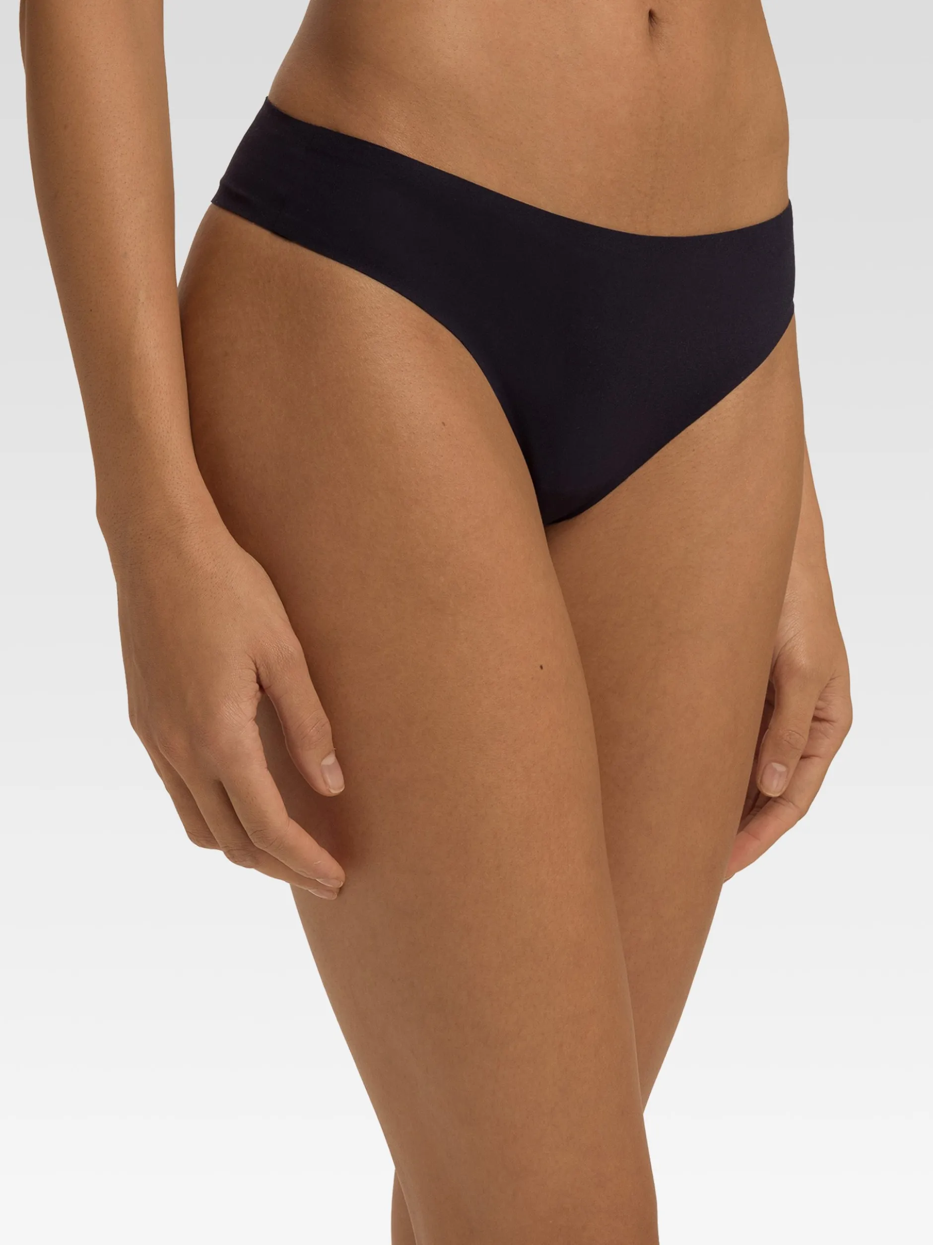 Hanro Damen String - Invisible Touch in schwarz