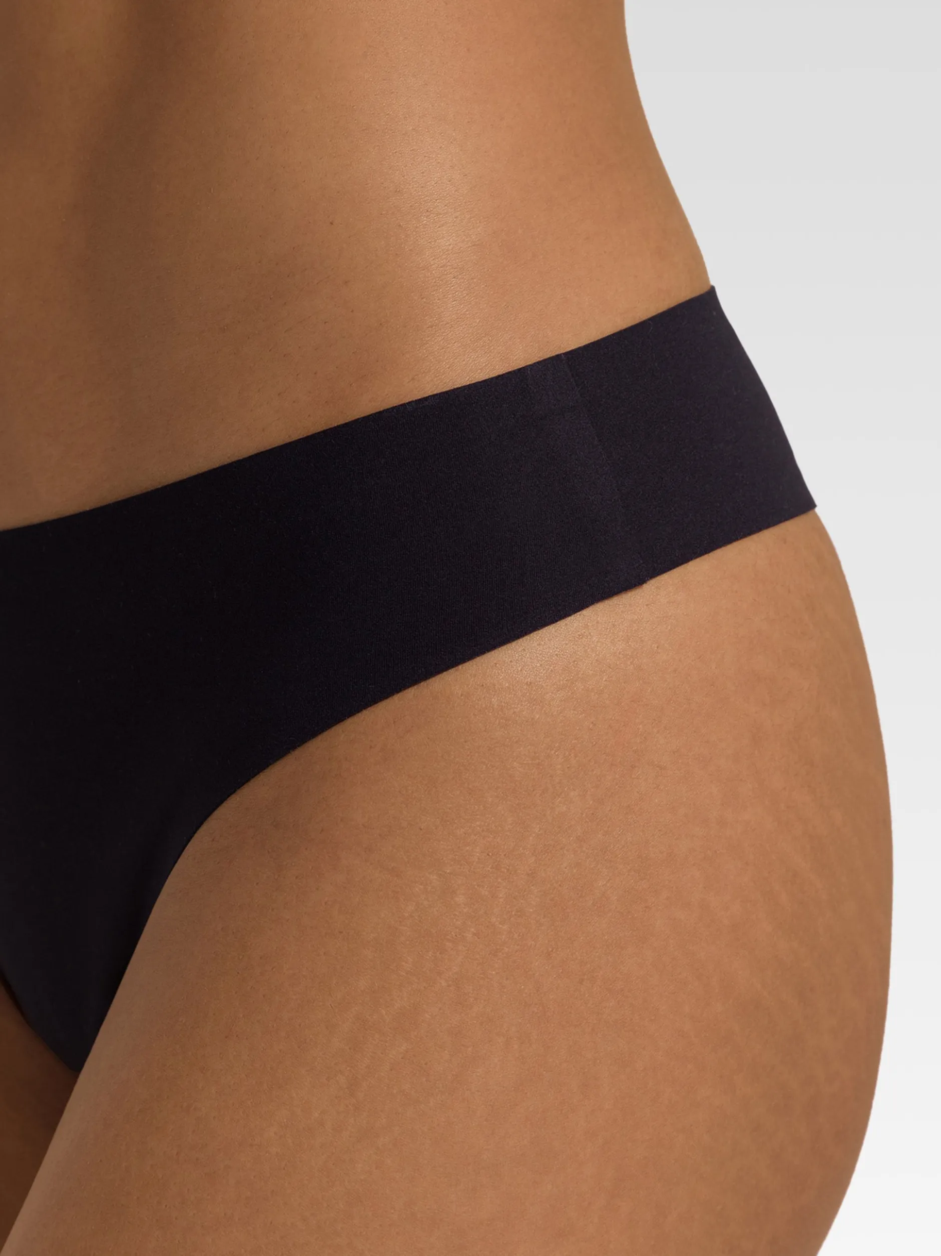 Hanro Damen String - Invisible Touch in schwarz