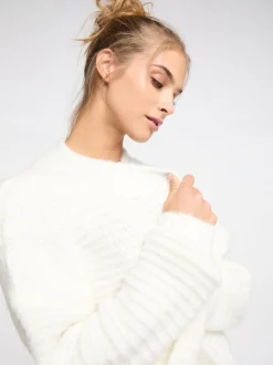 IZIA Damen Strickjacke in weiß - Ausschnitt: ohne Kragen