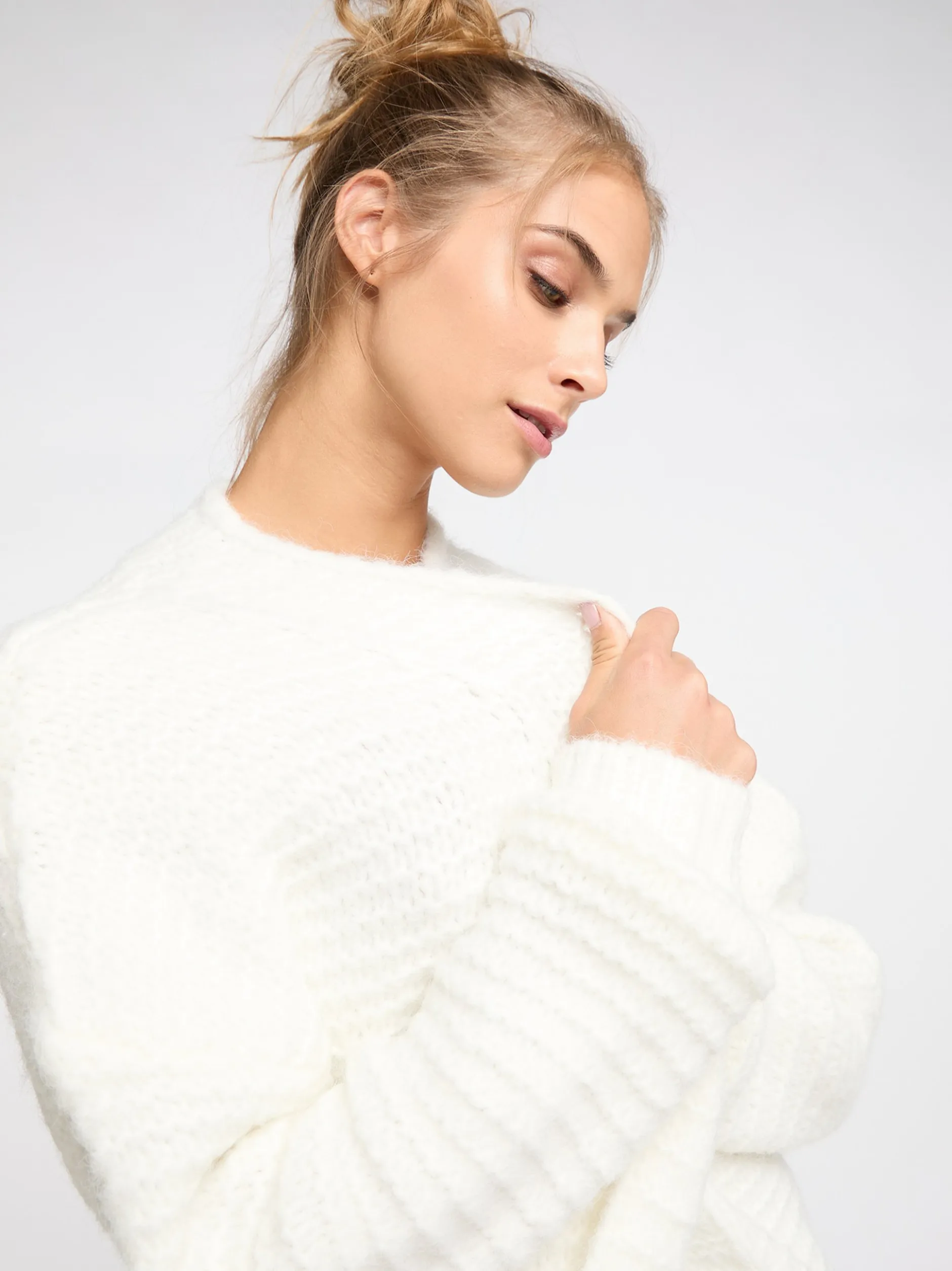 IZIA Damen Strickjacke in weiß - Ausschnitt: ohne Kragen