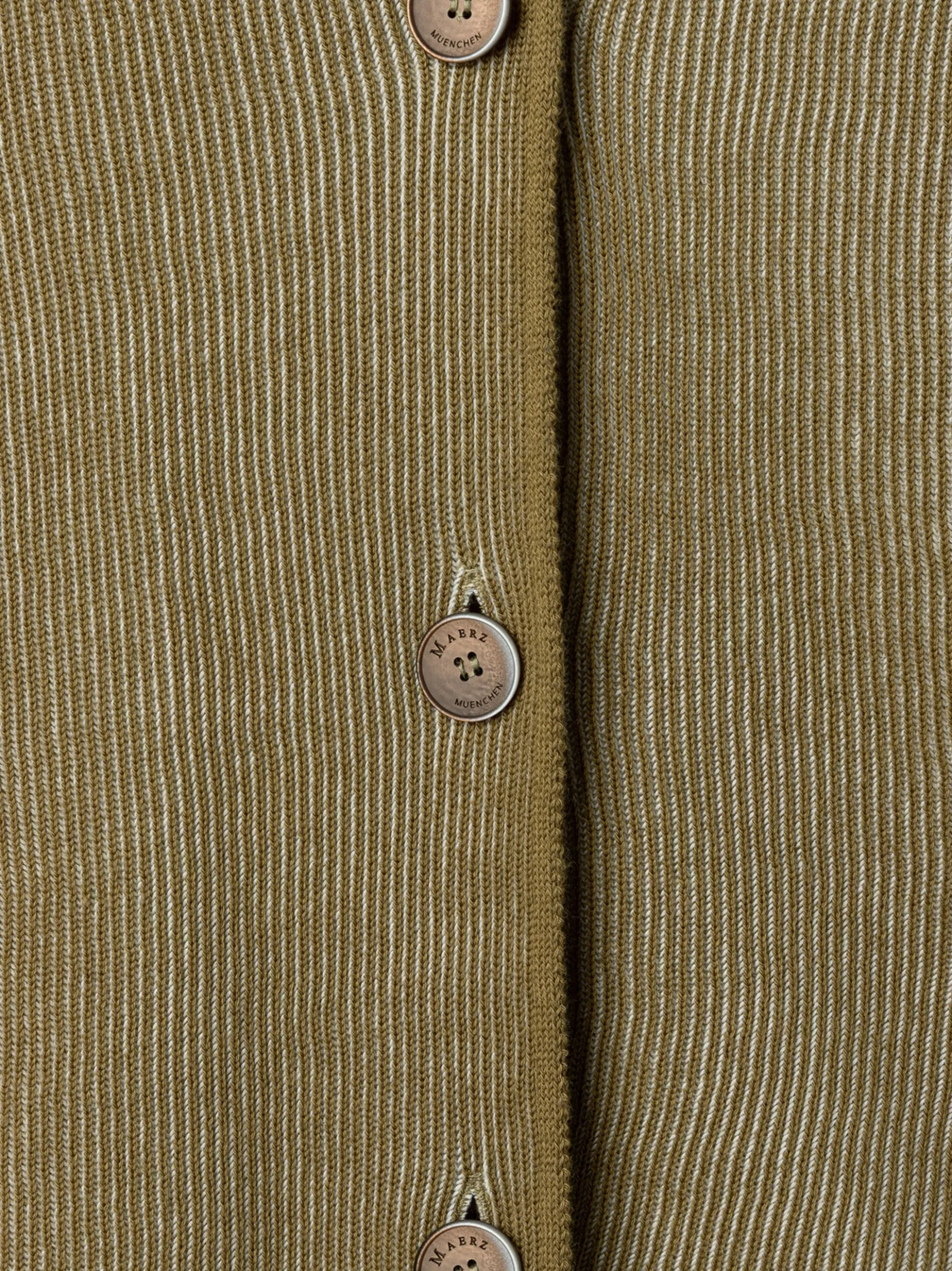 MAERZ Damen Strickjacke in oliv - Ärmel: langarm